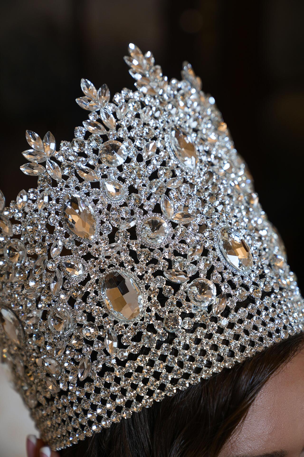 Volume Crown: Miss Dayana
