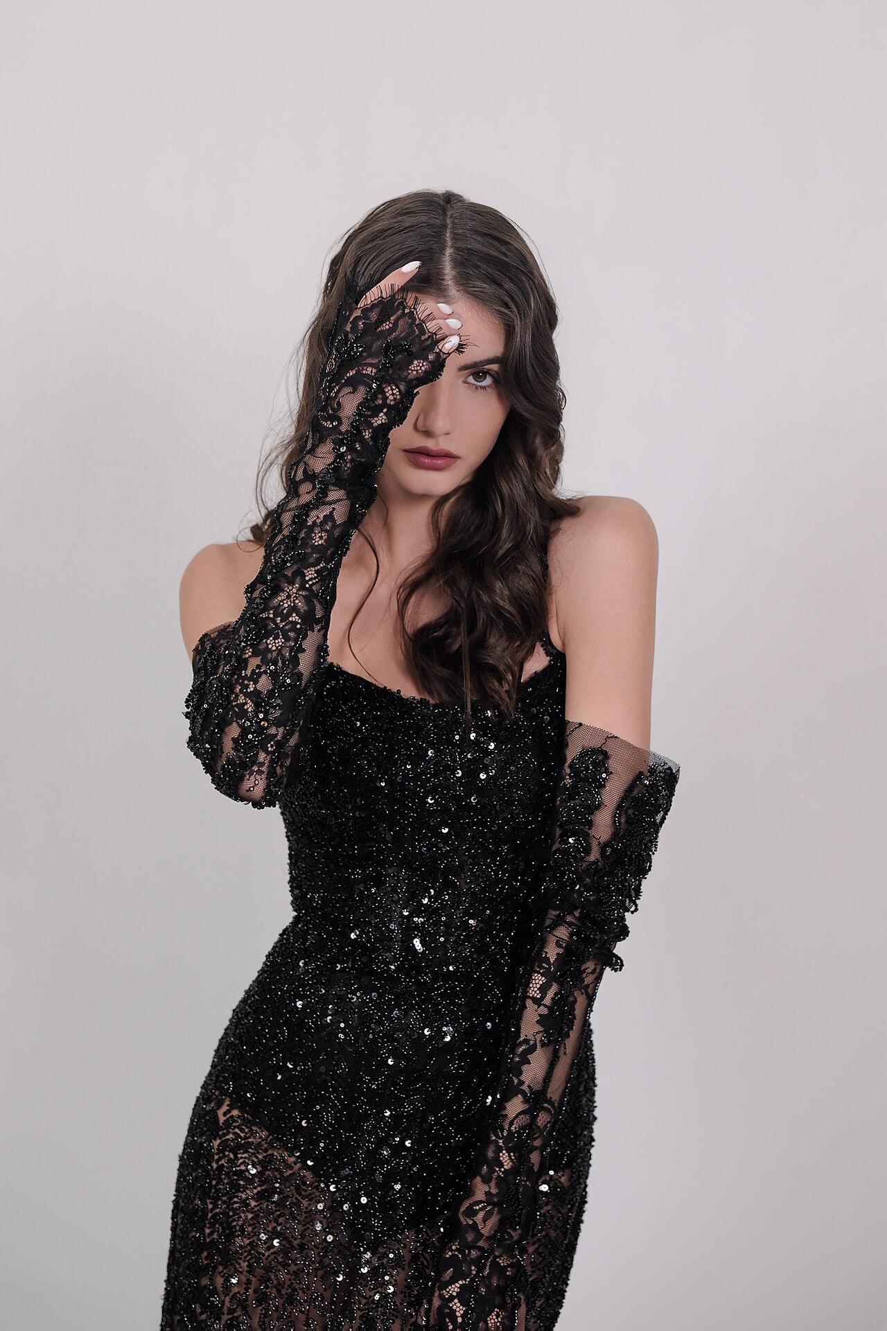 Formal black dress with gloves: Moonelle