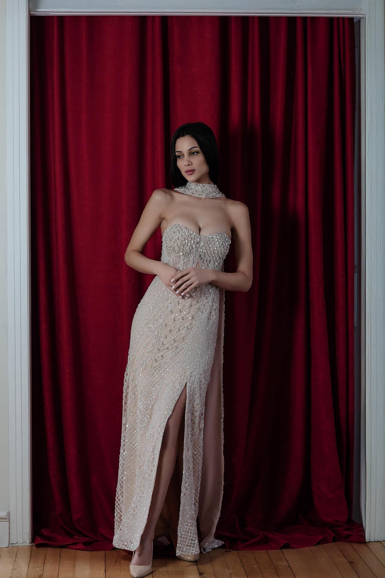 Formal dress: Emeli