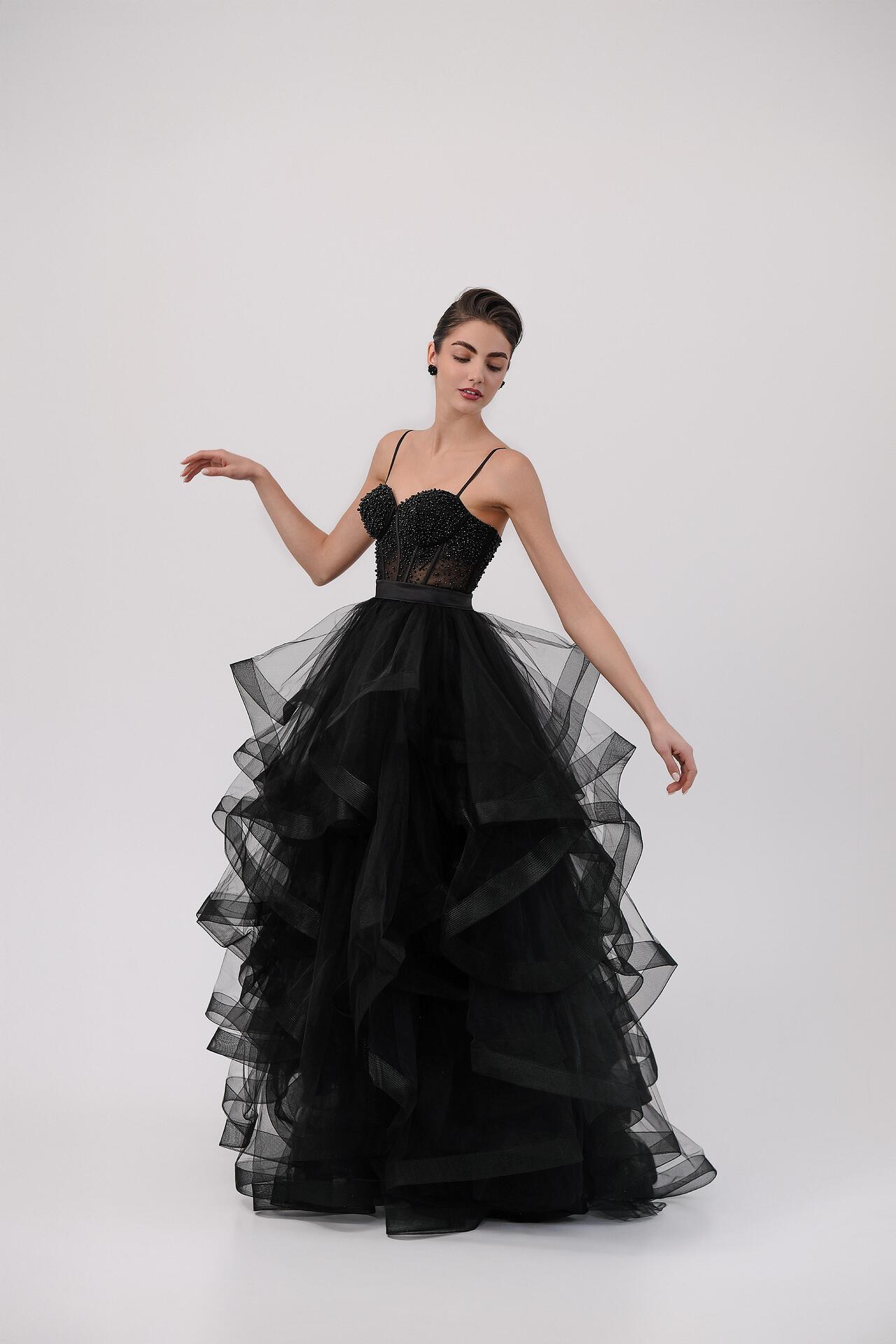 Formal dress in black: Veil