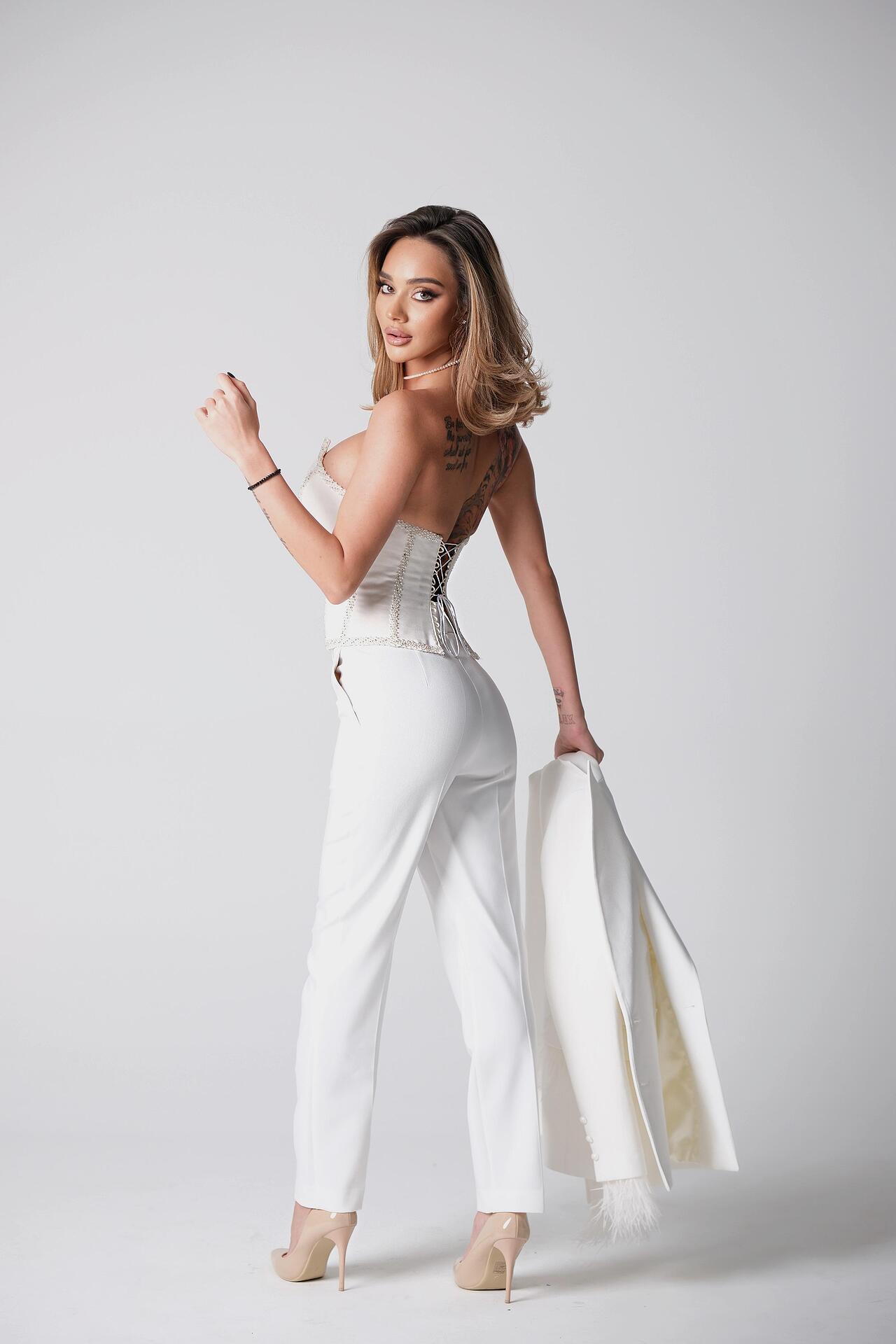 Cigarette pants in white