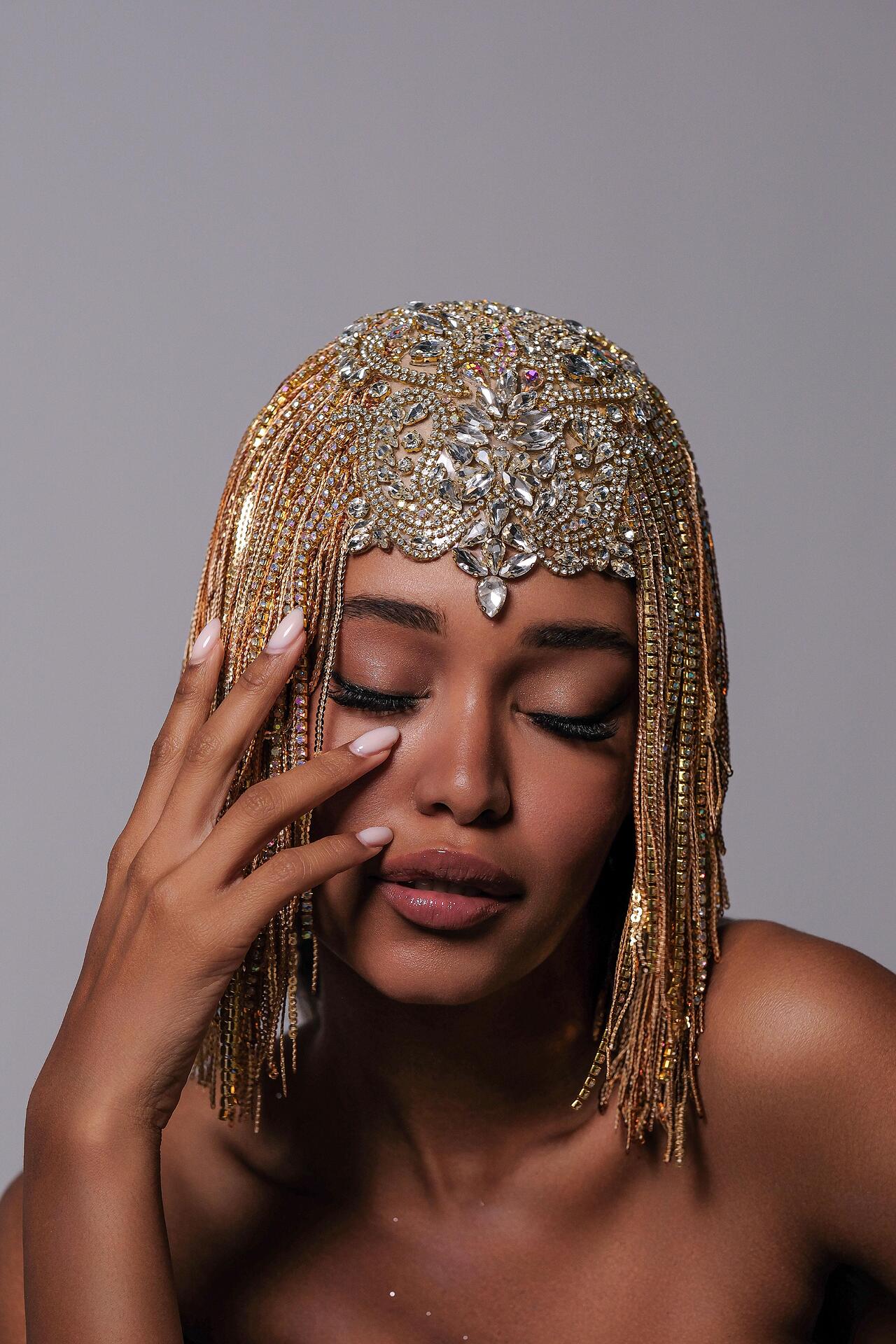 Gold crystal wig: Fabulous