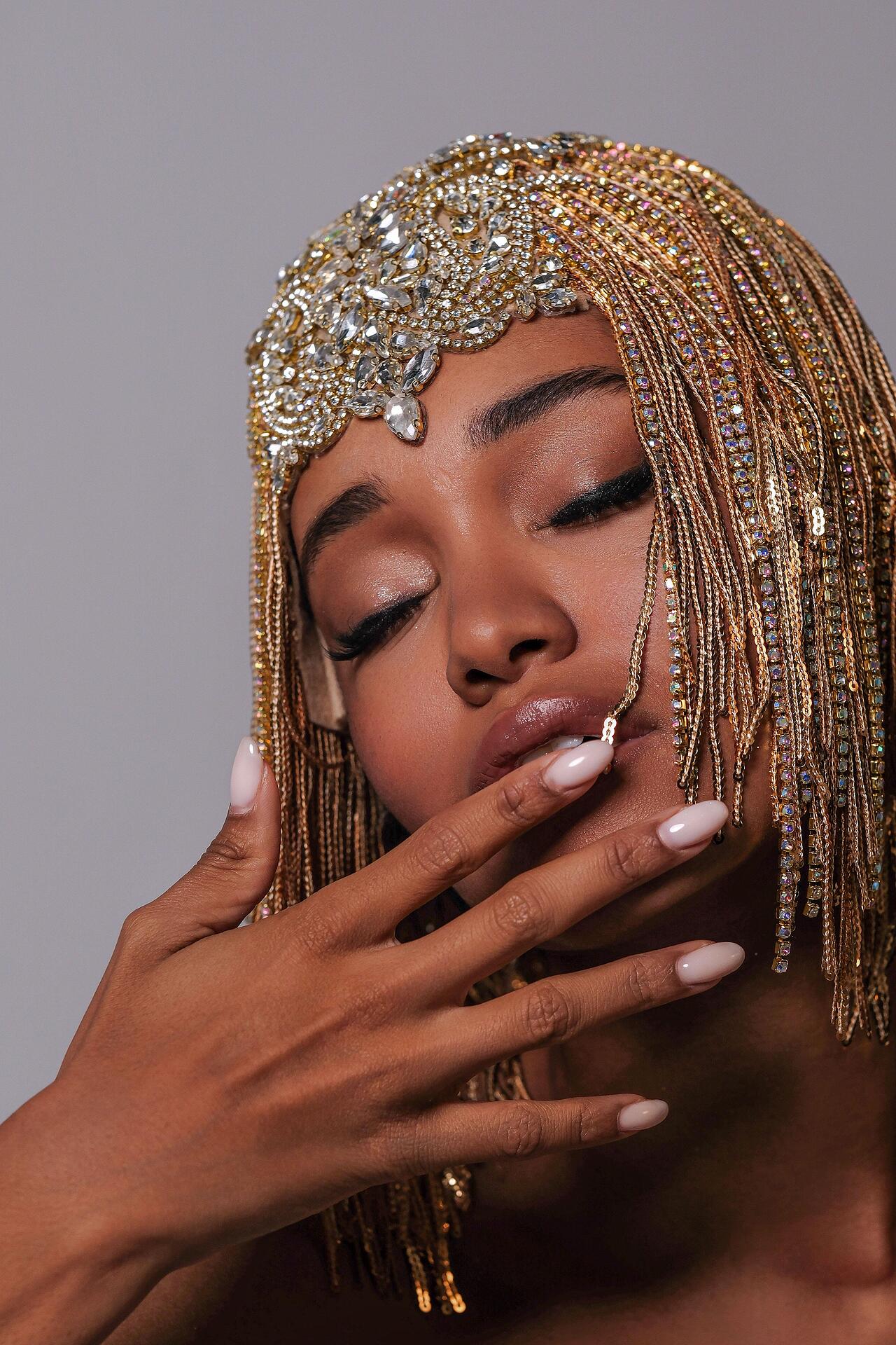 Gold crystal wig: Fabulous