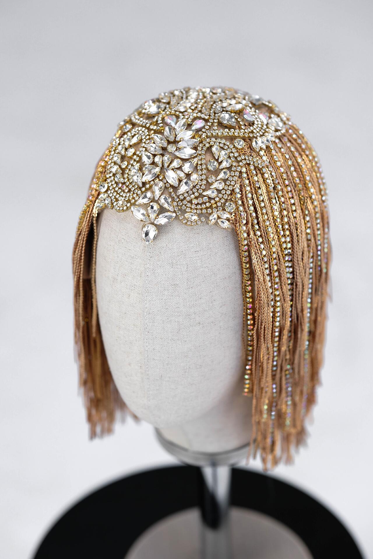 Gold crystal wig: Fabulous