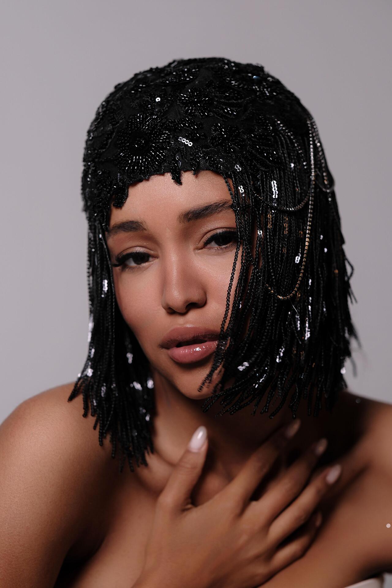 Bead and chain wig in black: Incredible