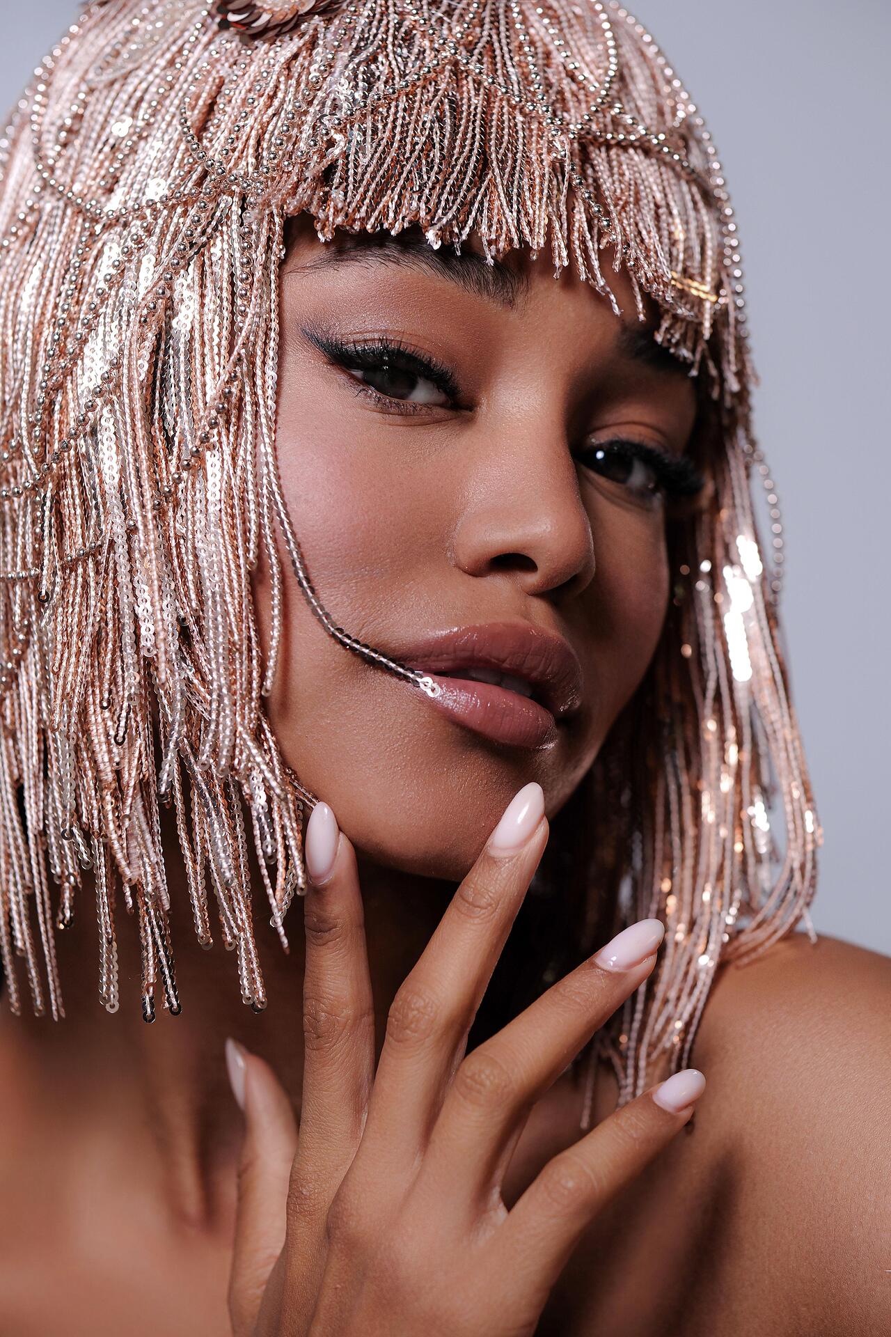 Pink bead and chain wig: Incredible