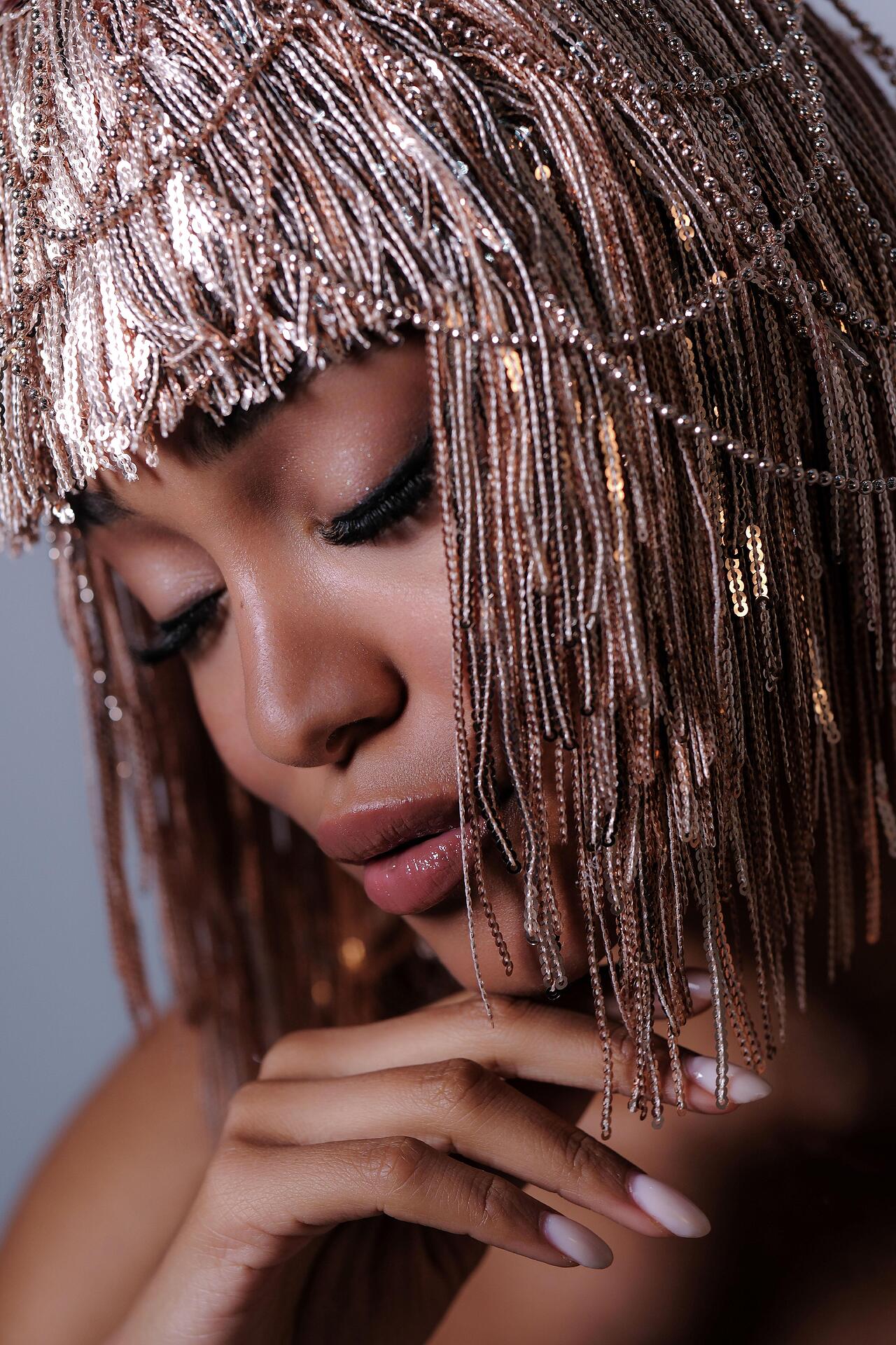 Pink bead and chain wig: Incredible
