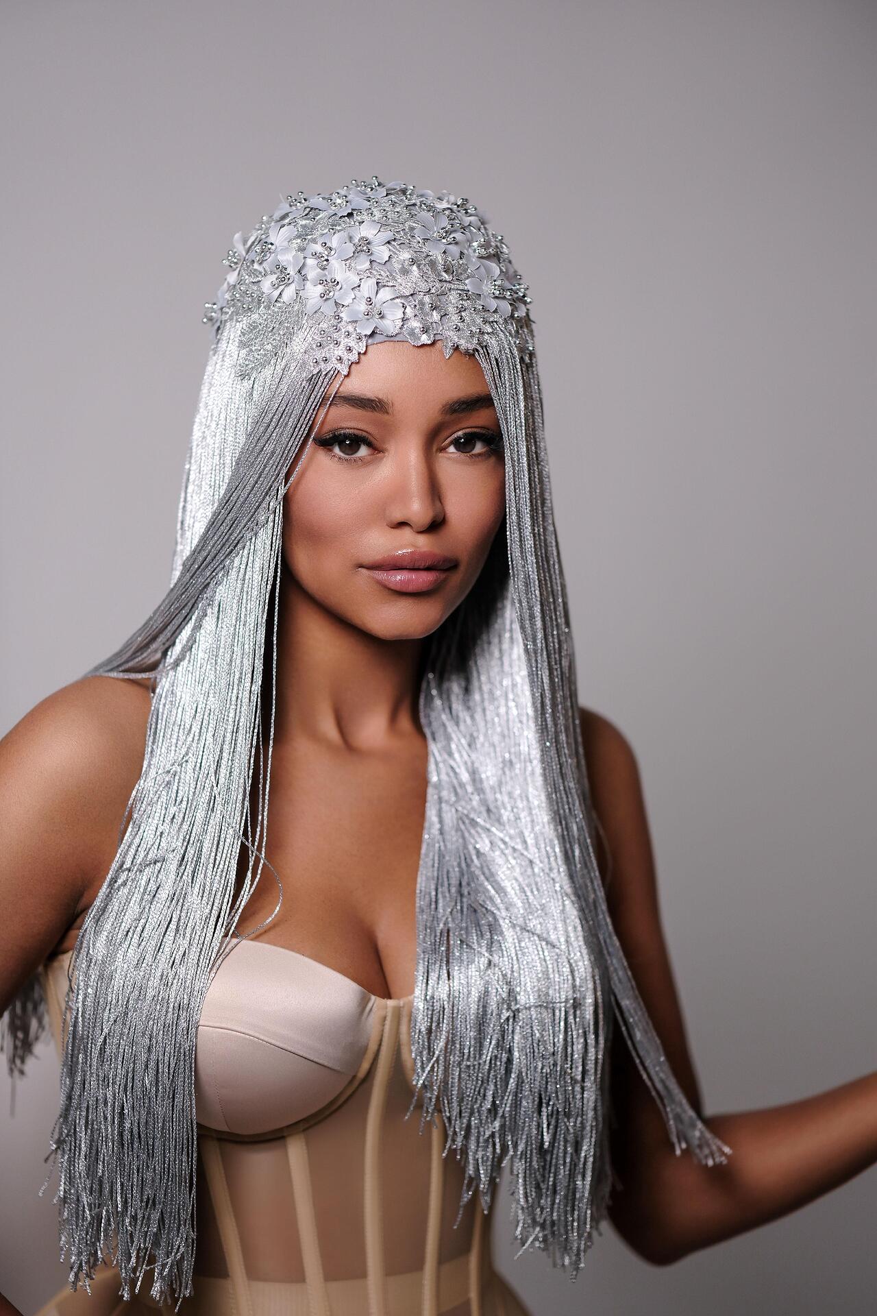 Wig with textile flowers: Rime