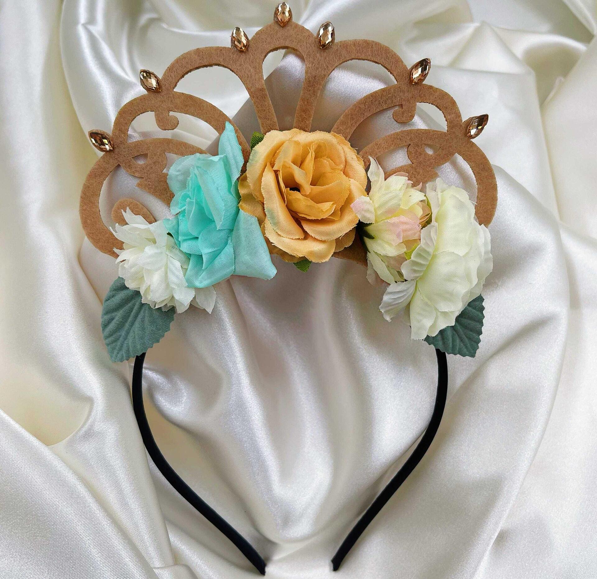 Baby crown with textile flowers
