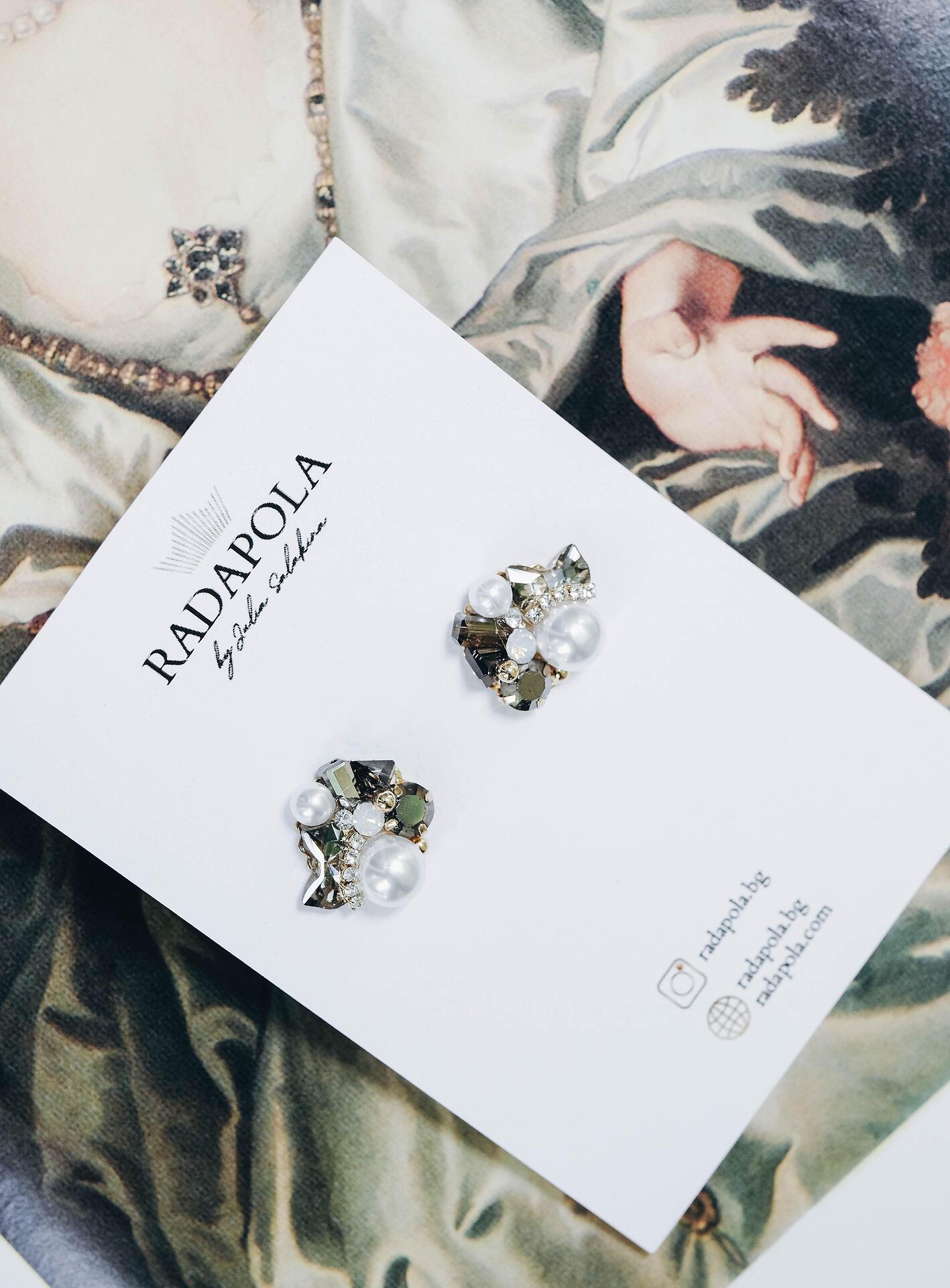 Multicolored earrings with crystals and pearls