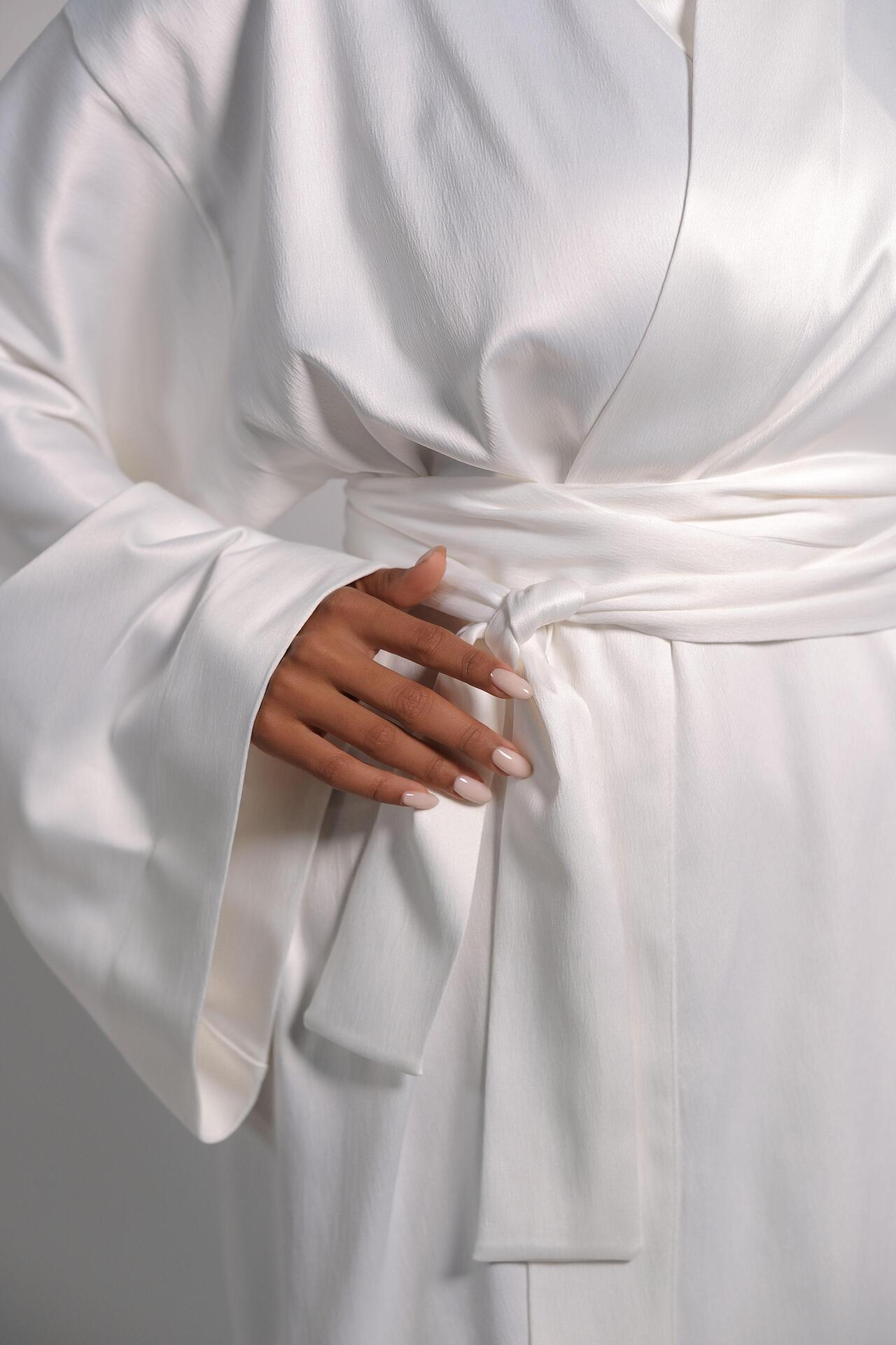 Dress / kimono in white: Kiko 