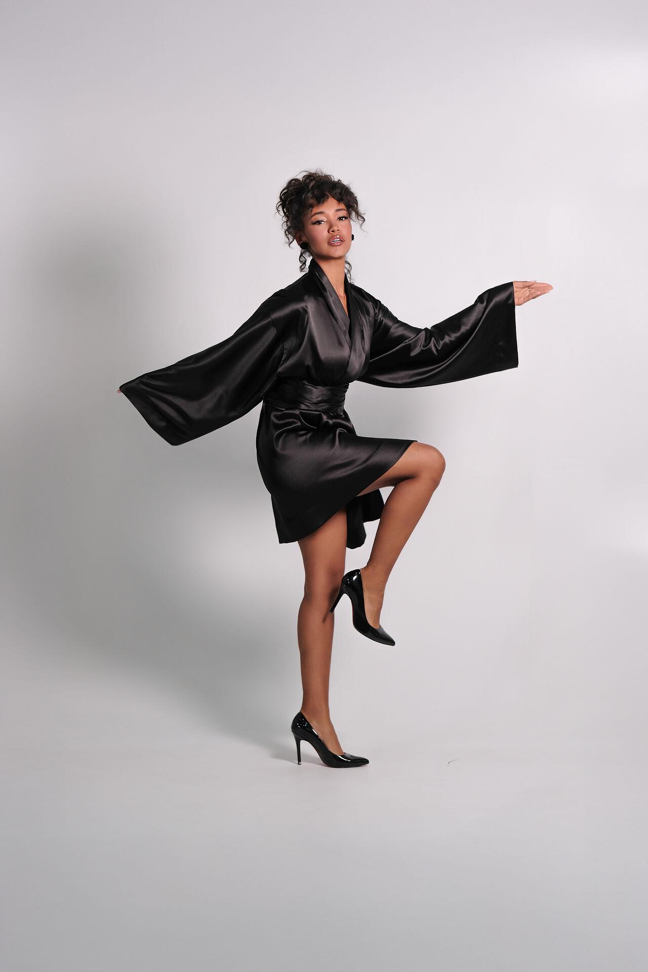 Dress / kimono in black: Kiko