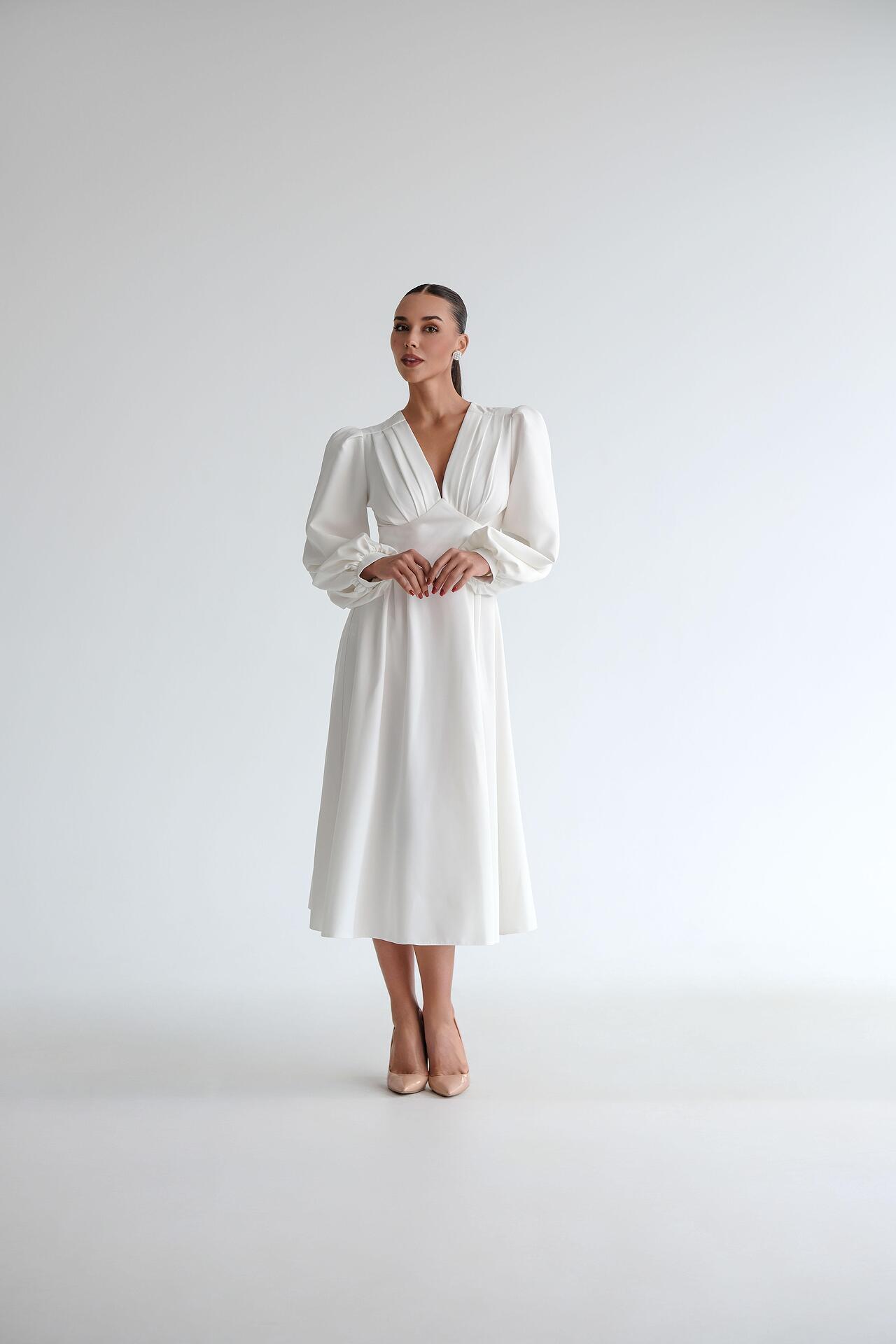 Georgette dress in white: Demure