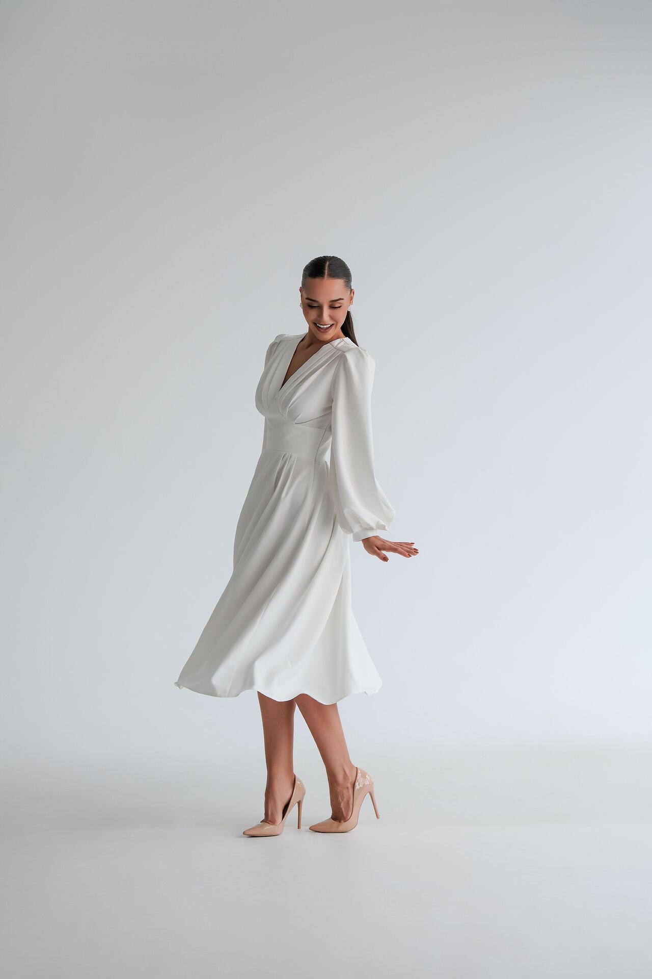 Georgette dress in white: Demure