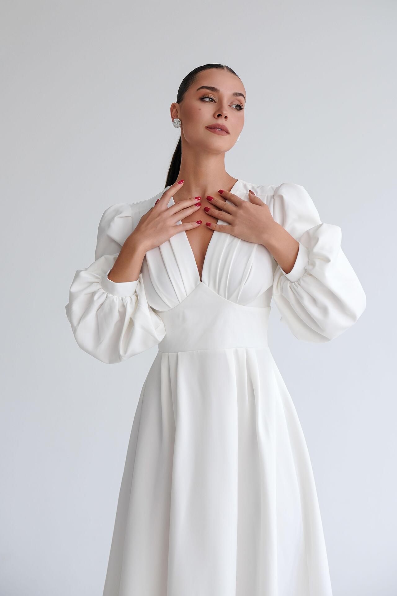 Georgette dress in white: Demure