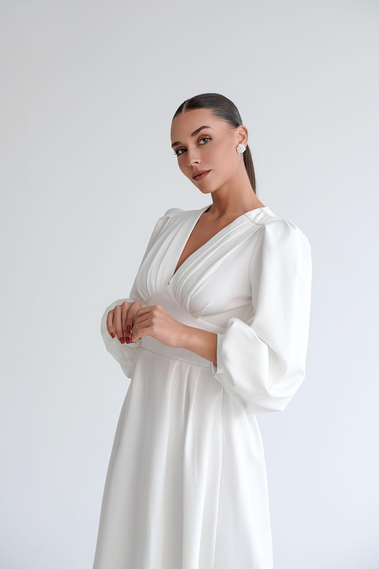 Georgette dress in white: Demure