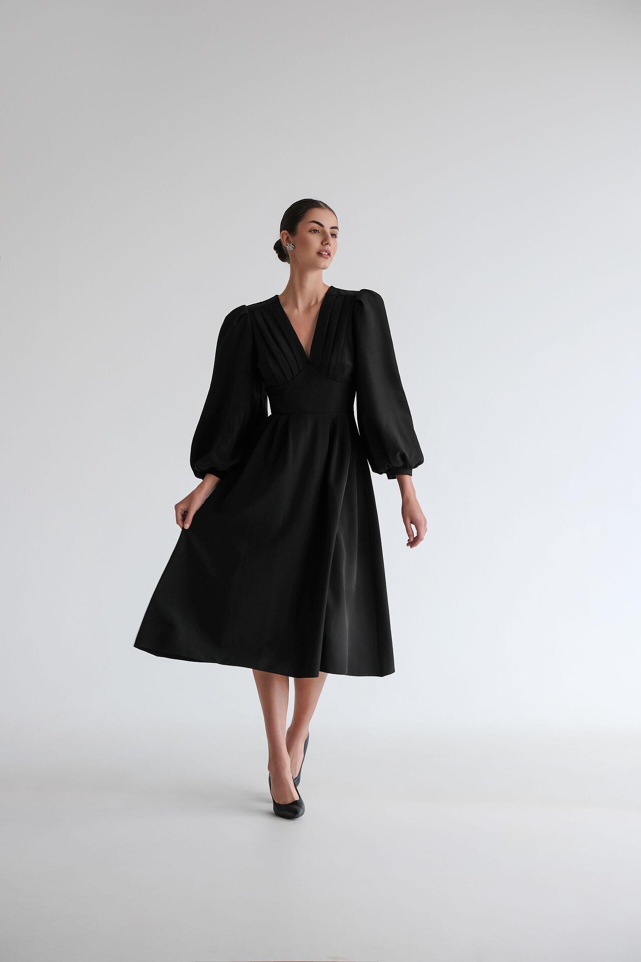 Georgette dress in black: Demure