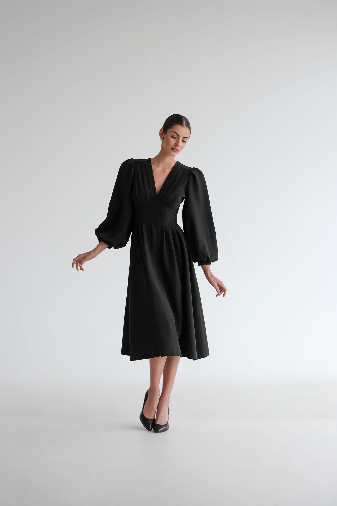 Georgette dress in black: Demure