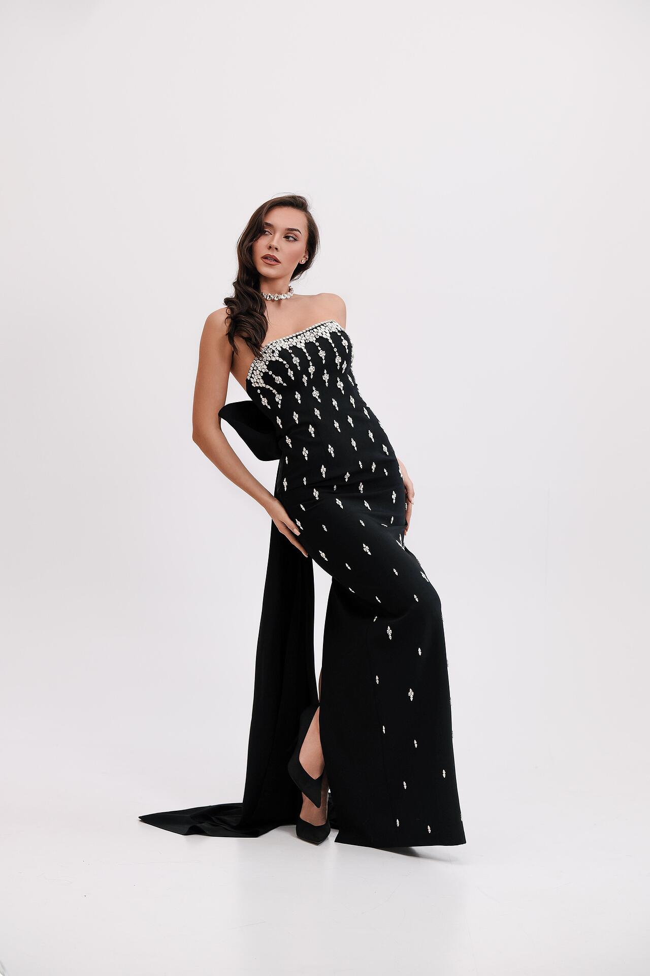 Dress with a spectacular ribbon - train: Regina