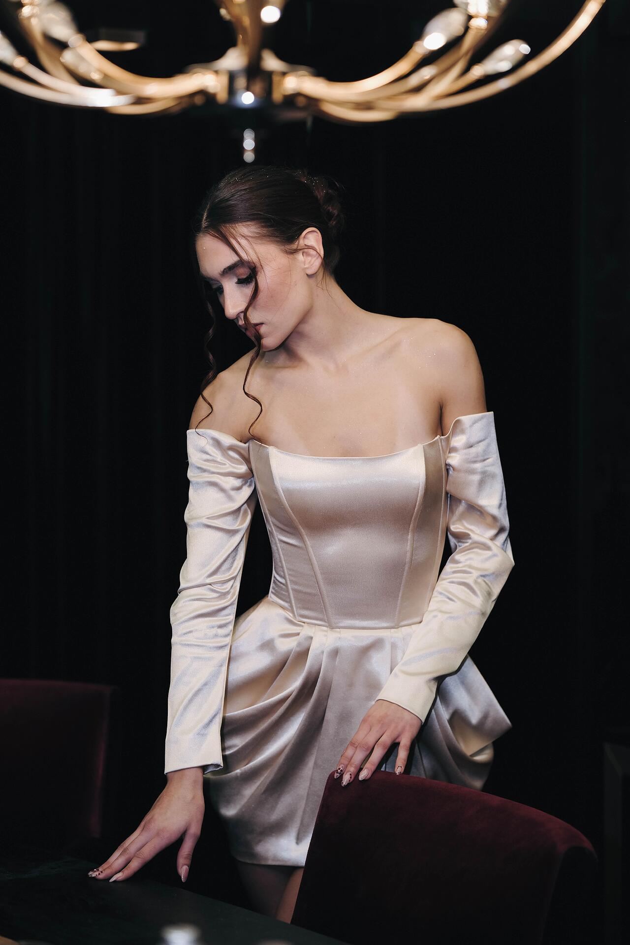 Beige dress: Alena