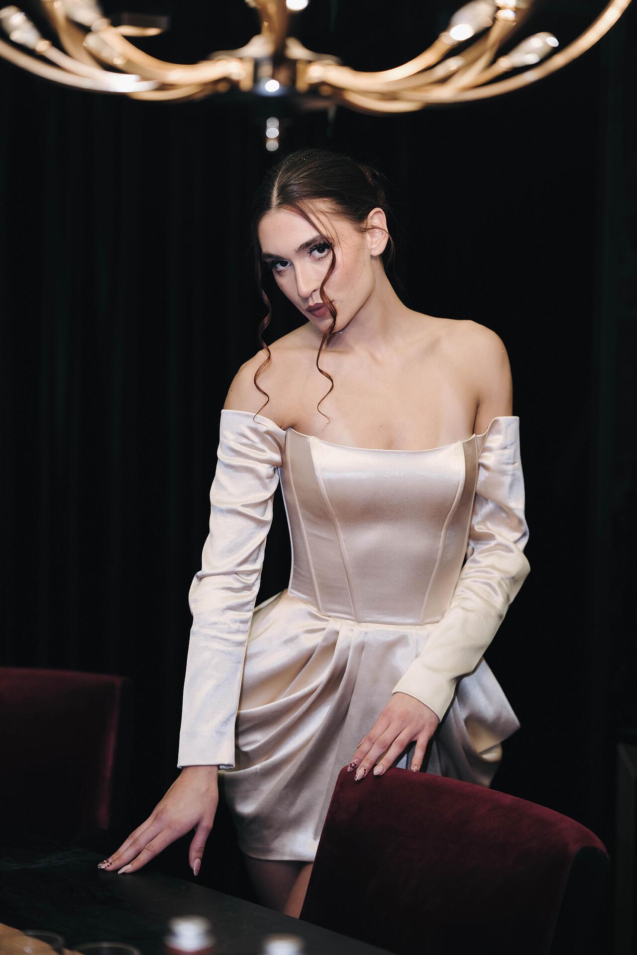 Beige dress: Alena
