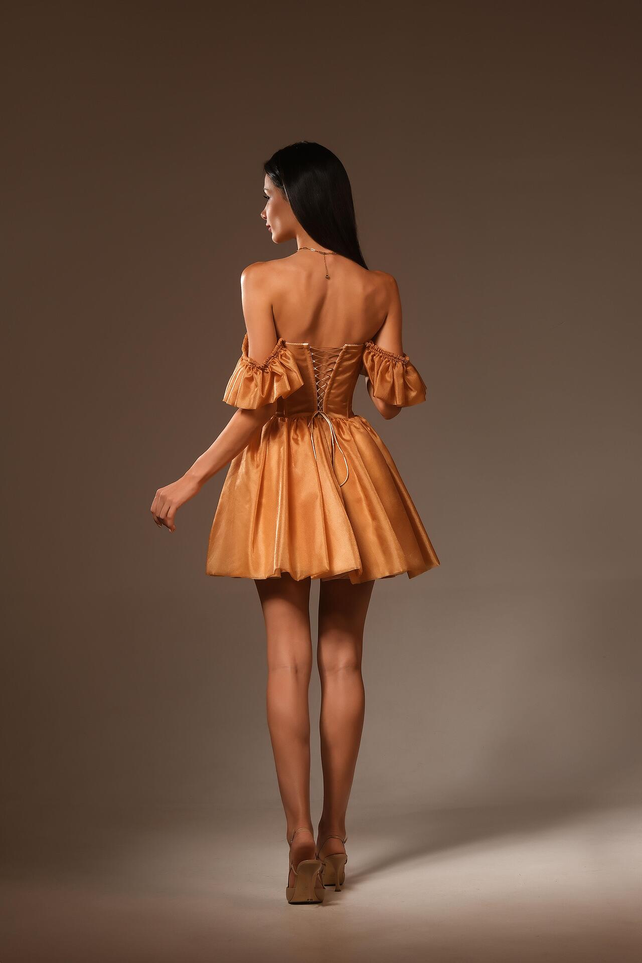 Caramel dress: Mossy