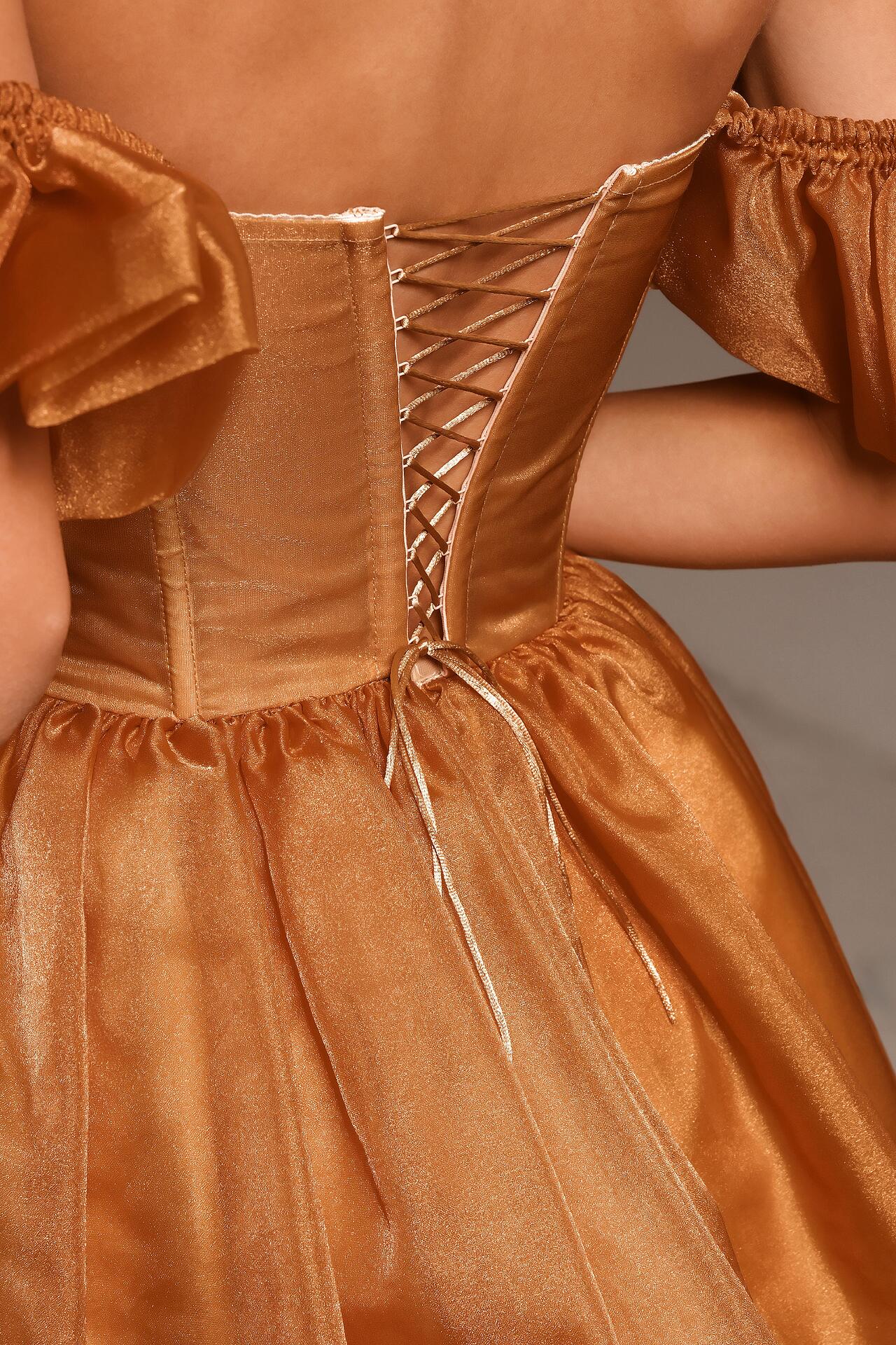 Caramel dress: Mossy