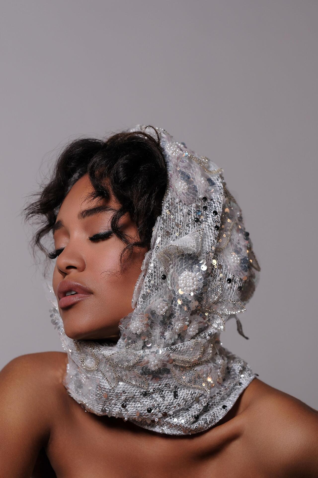 Headscarf: Silverly