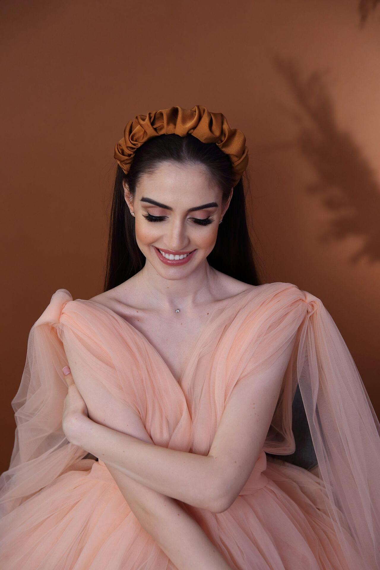 Satin tiara: Almond