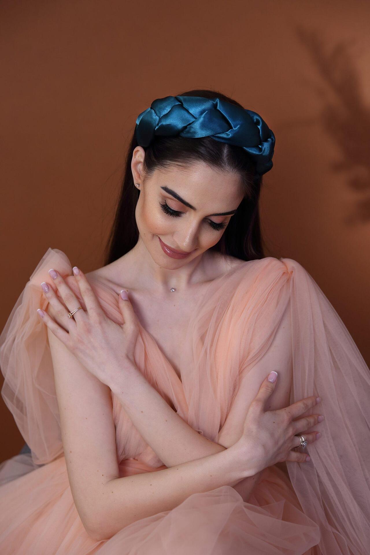 Satin Tiara: Deep Ocean