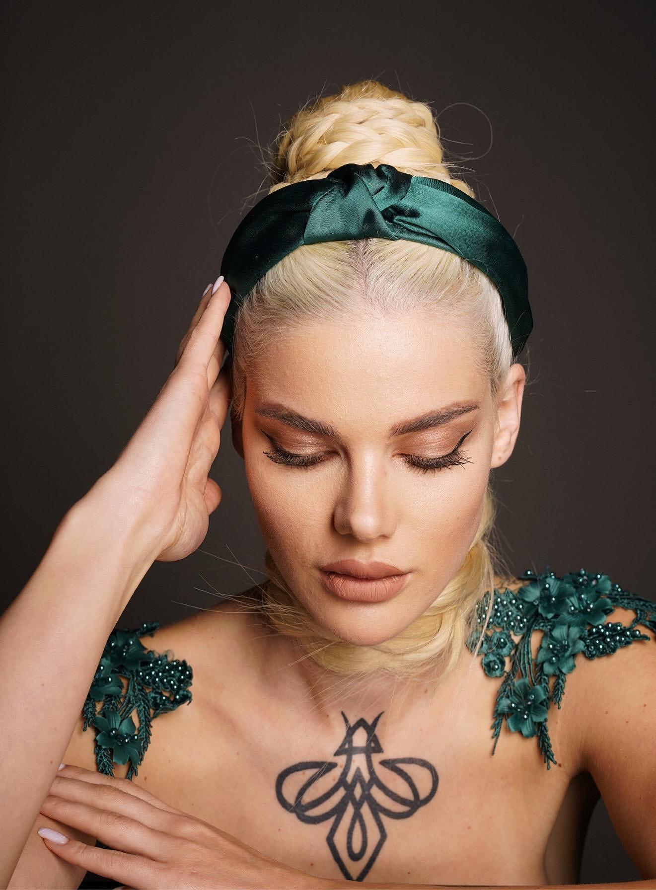 Satin tiara: Tropic