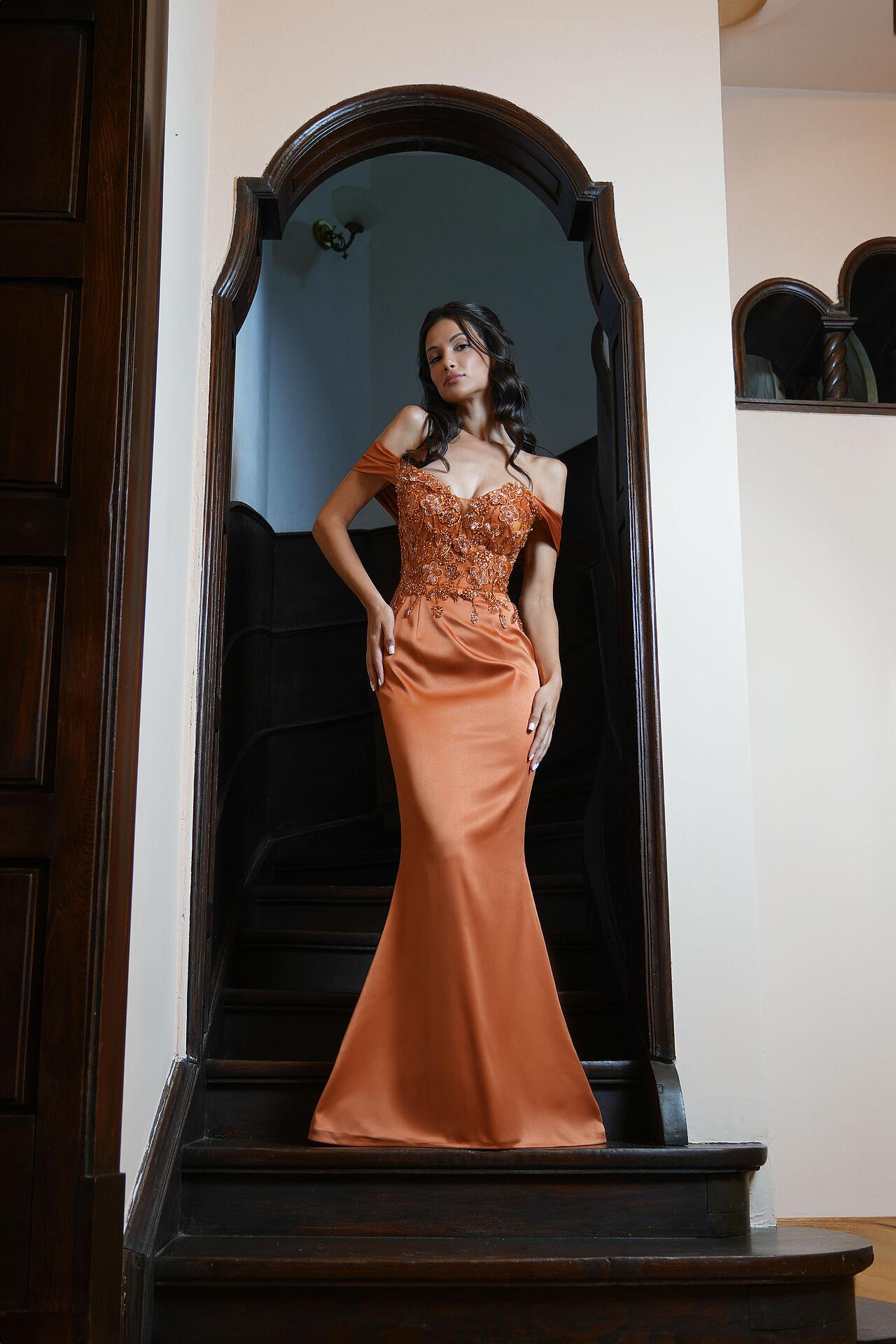 Satin dress: Orange Mousse