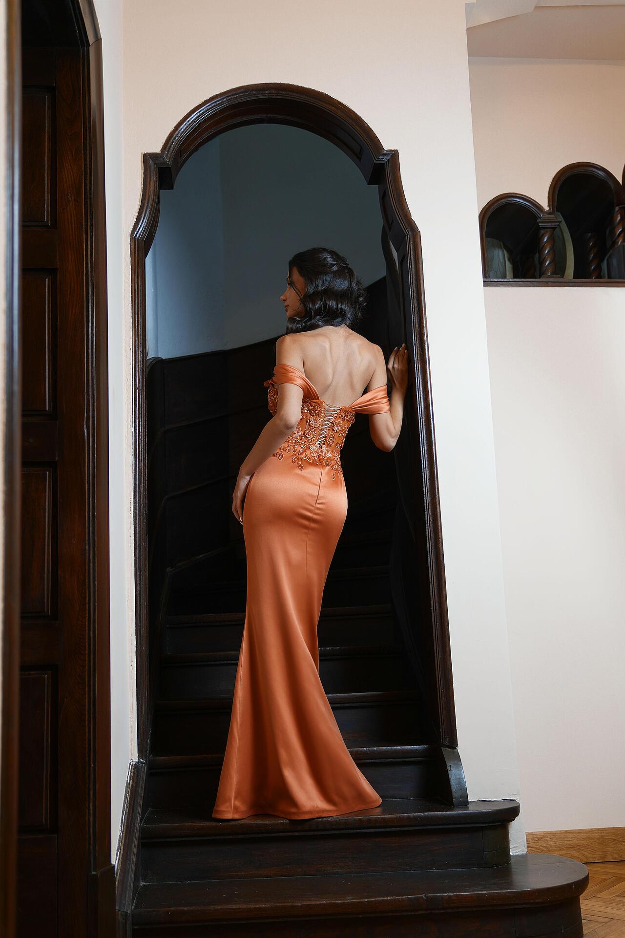 Satin dress: Orange Mousse