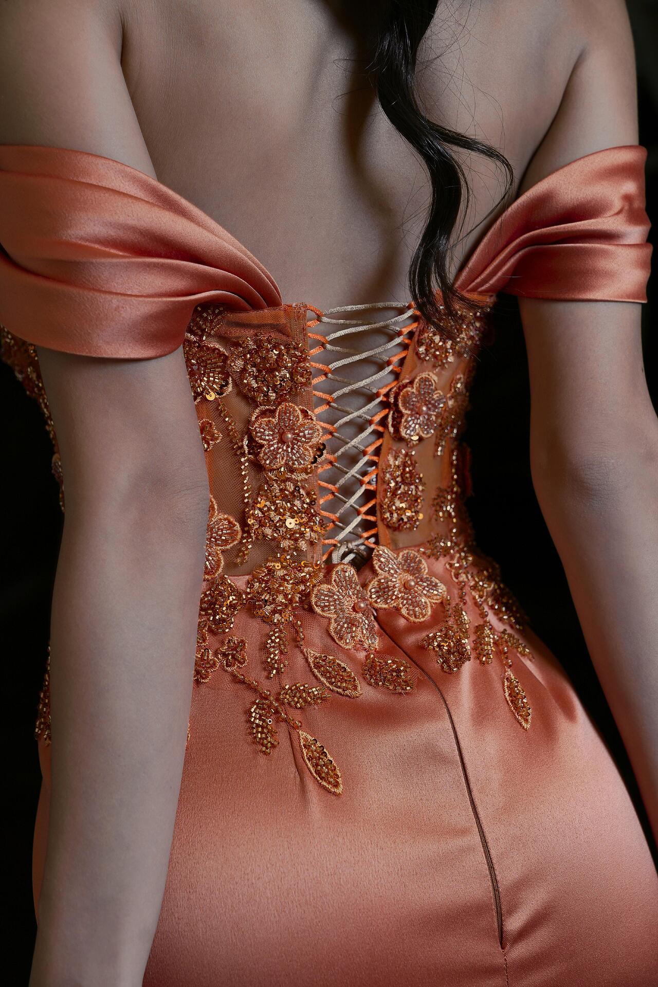 Satin dress: Orange Mousse