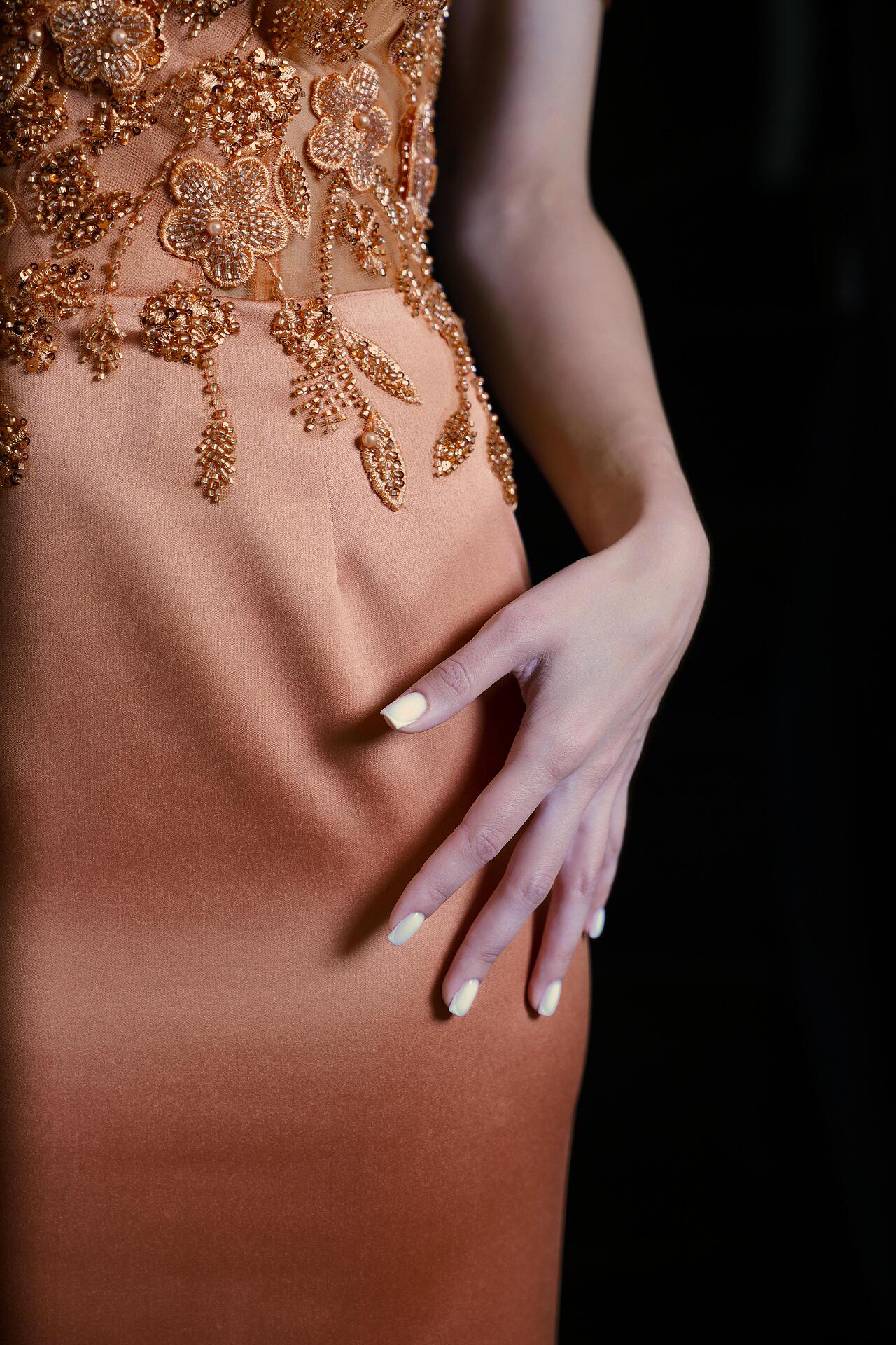Satin dress: Orange Mousse