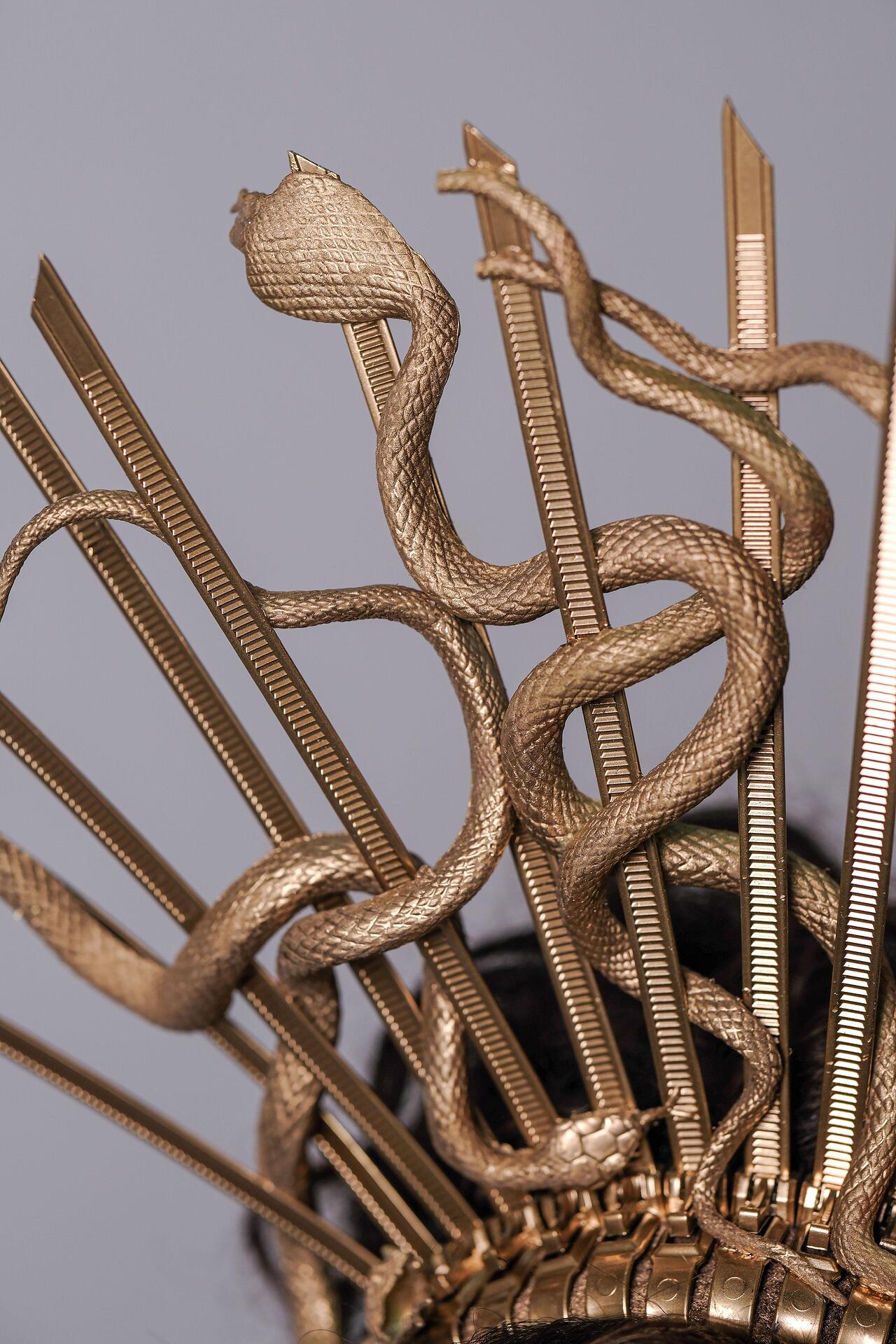 Stage accessory with snakes in gold: Snakes
