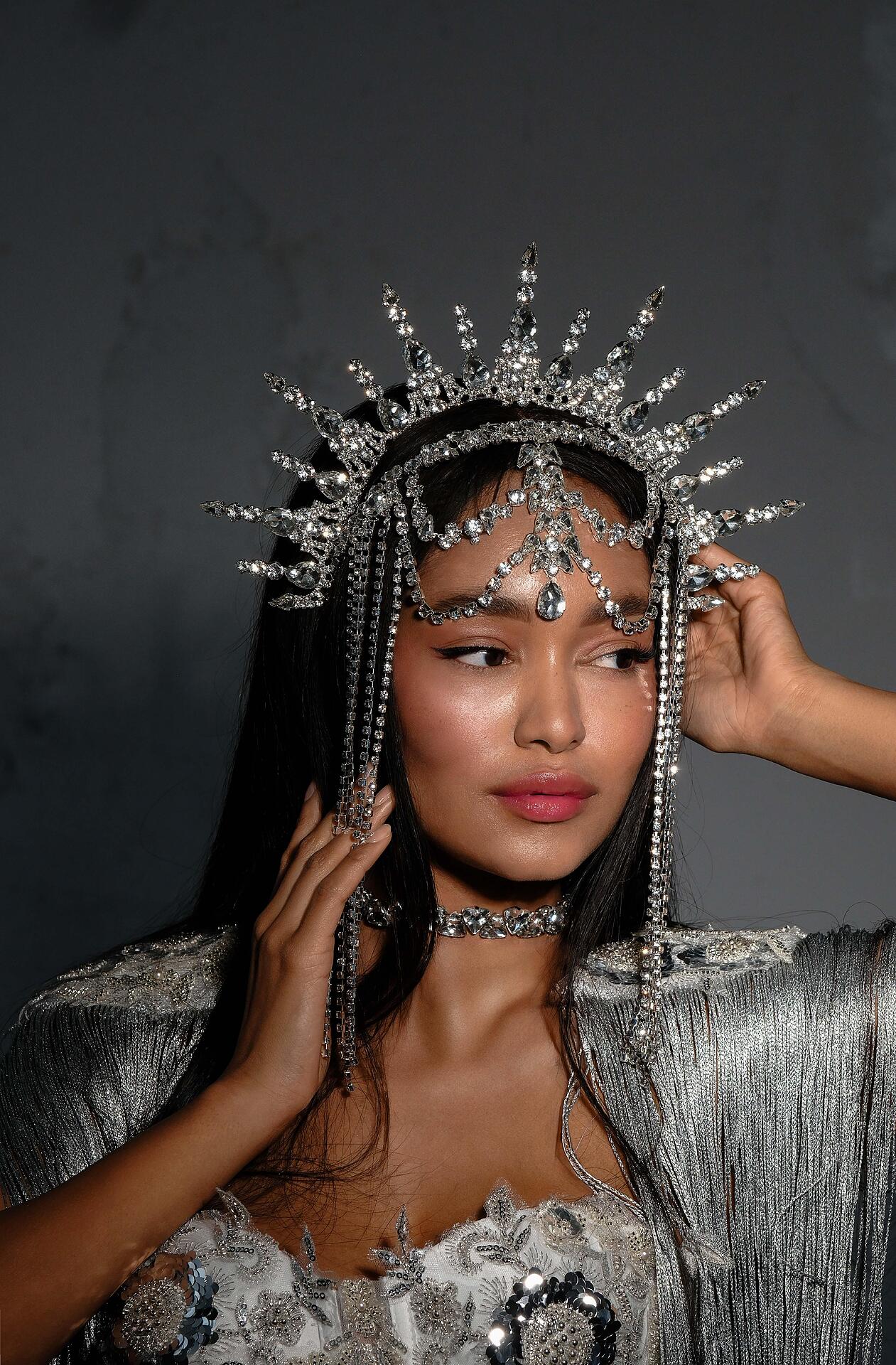 Stage crown with stones