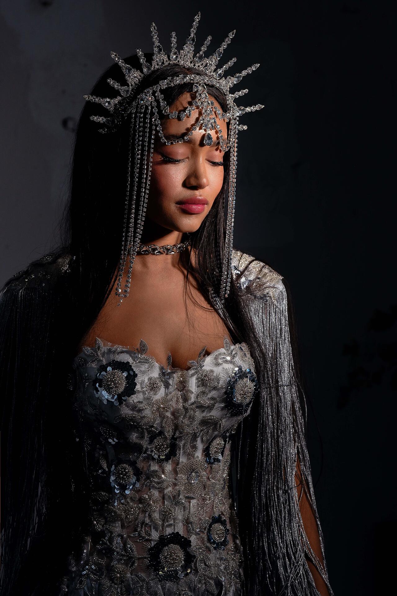 Stage crown with stones