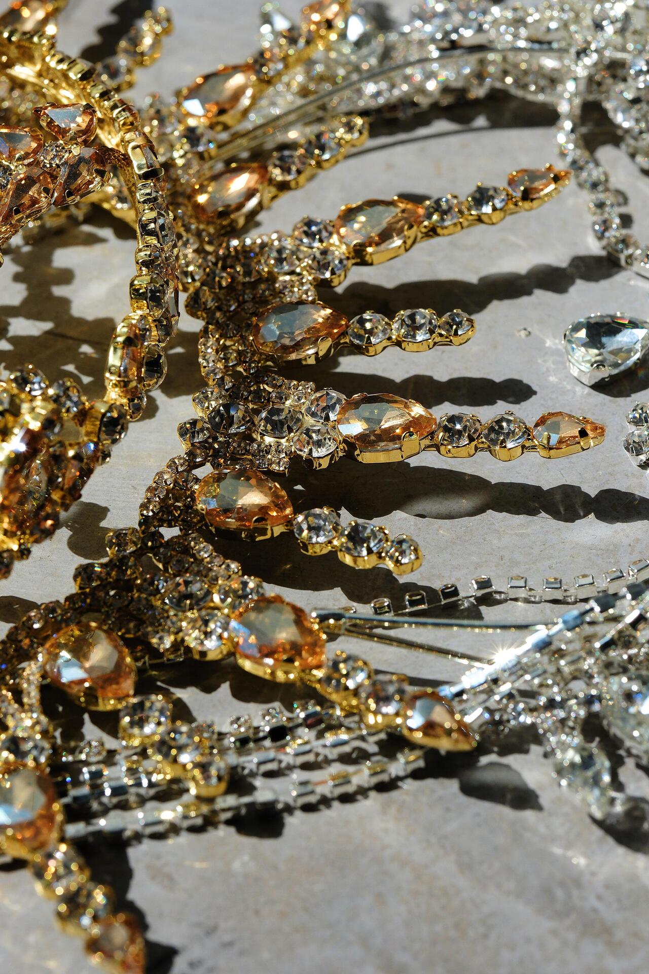Stage crown with stones