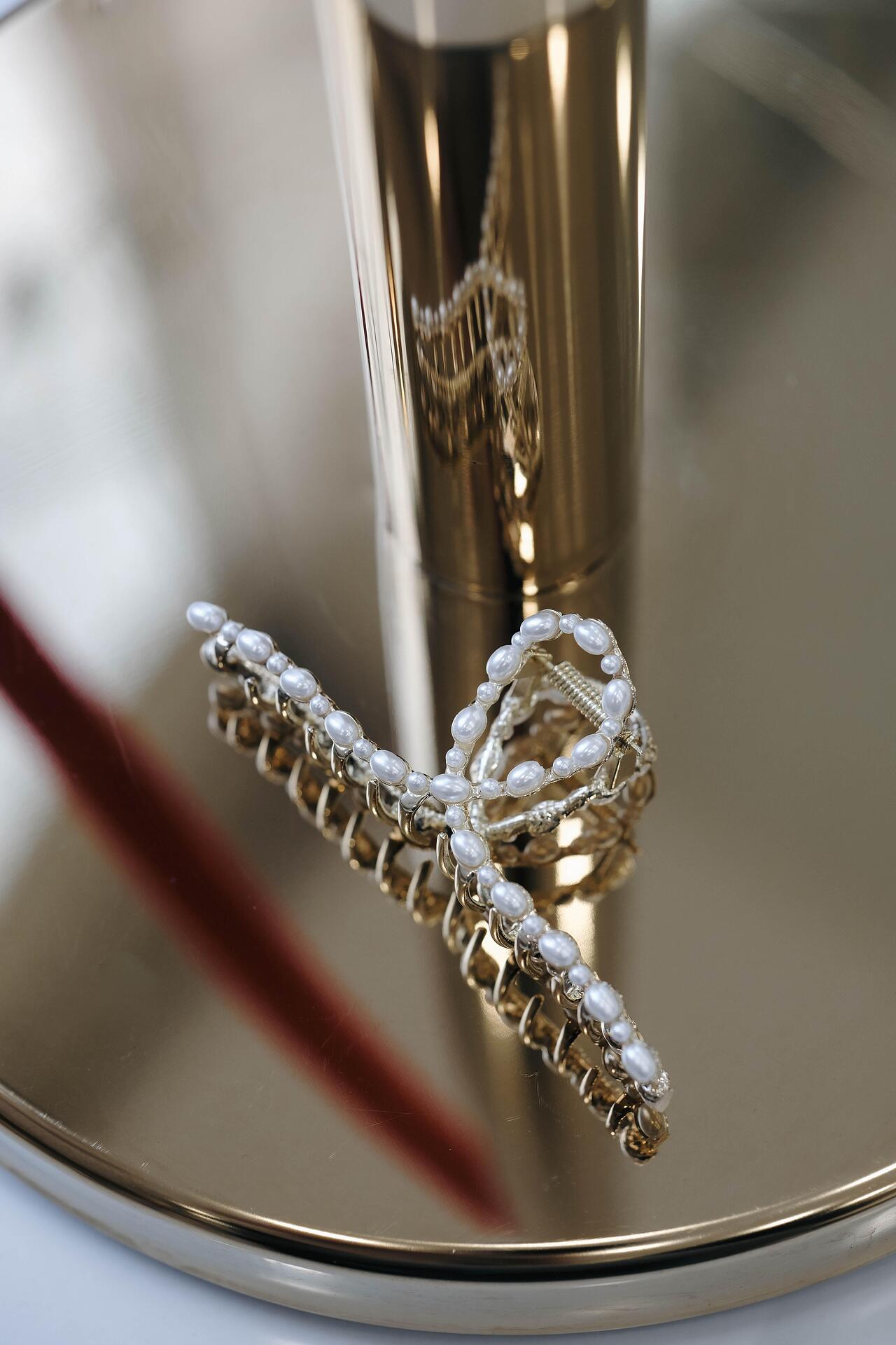 Barrette with mini pearls