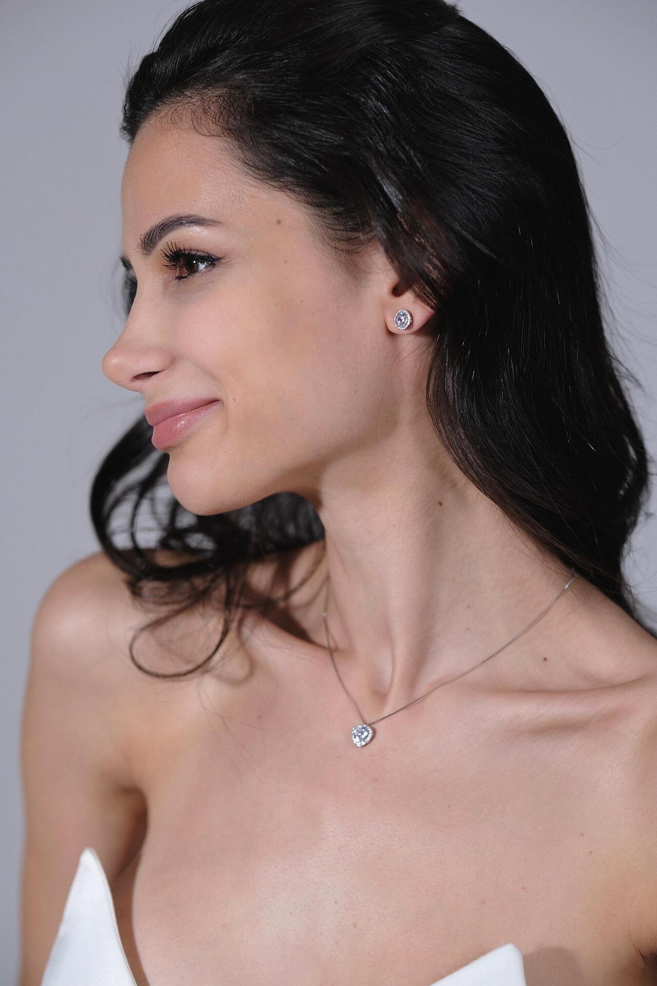 Round silver earrings: L'Amoure