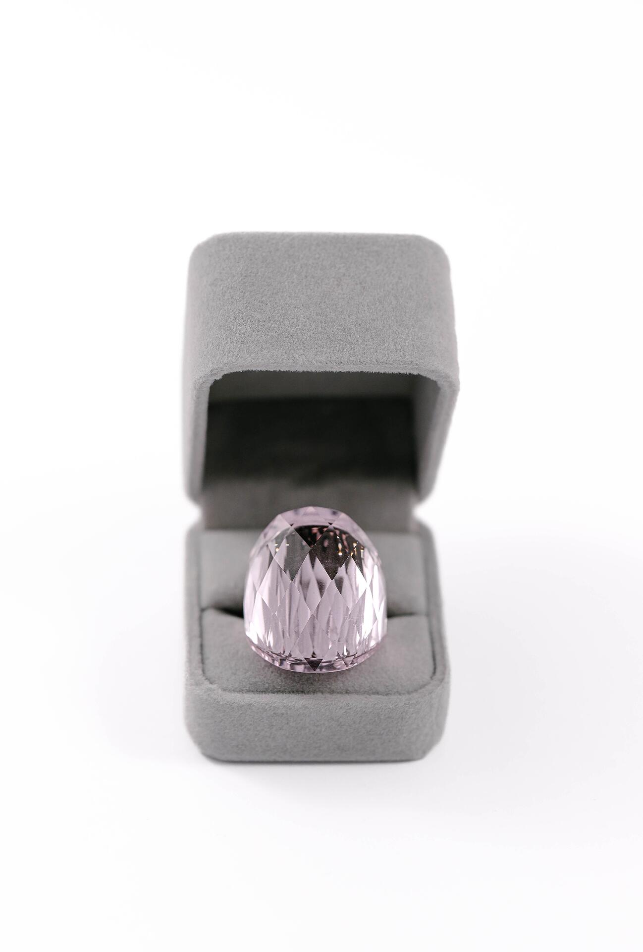Silver/pink solid ring with metallic effect