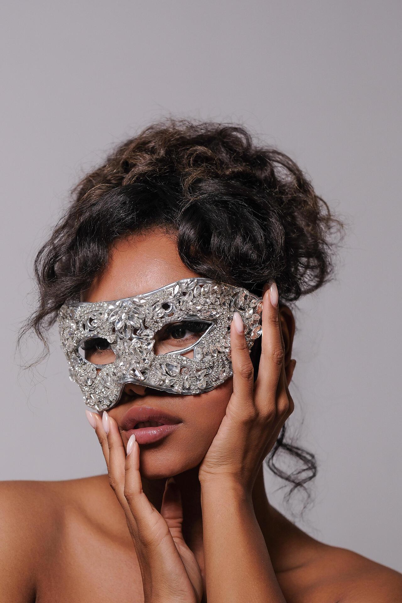 Silver mask, hand-decorated with stones: Luxy