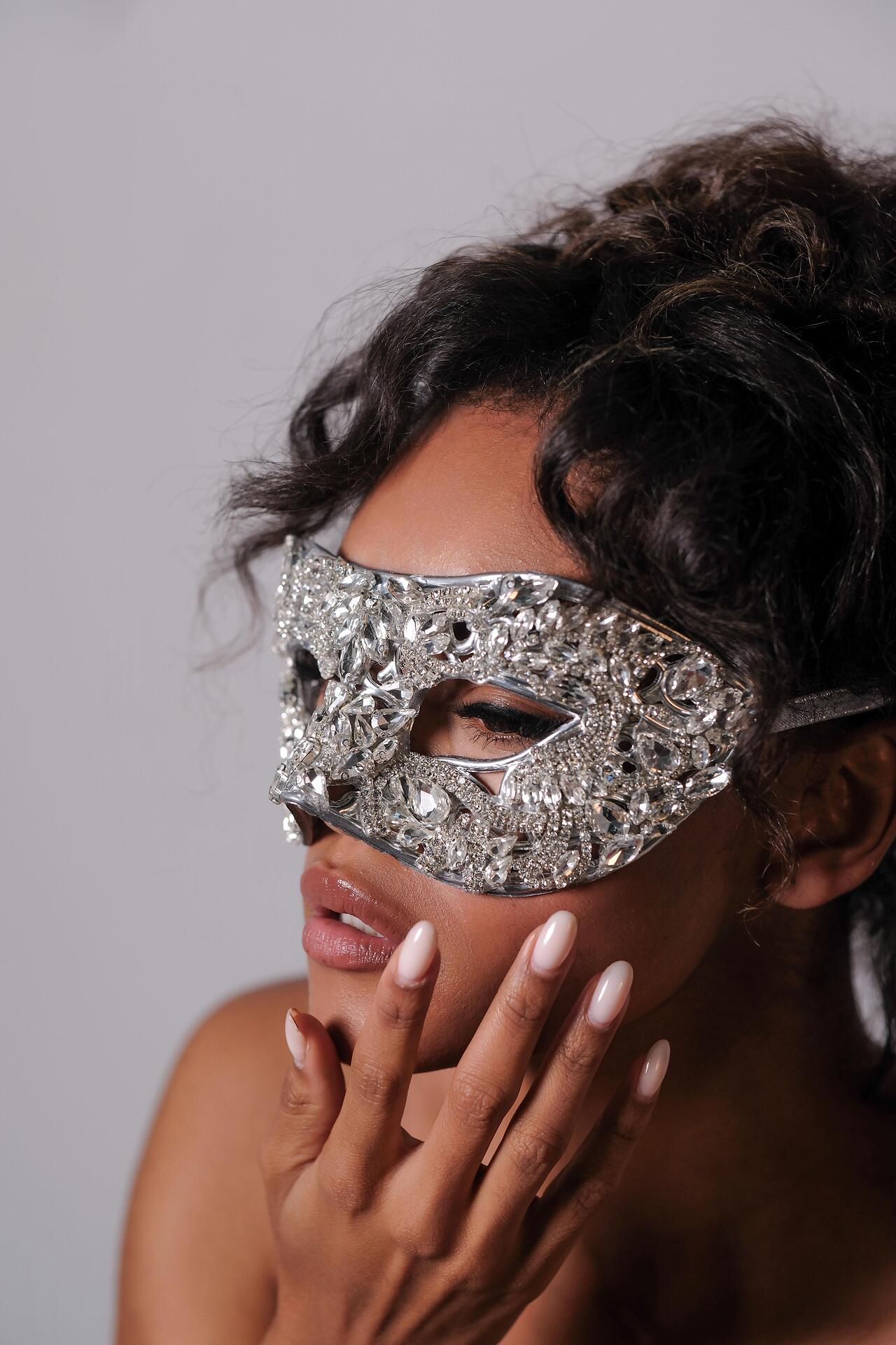 Silver mask, hand-decorated with stones: Luxy