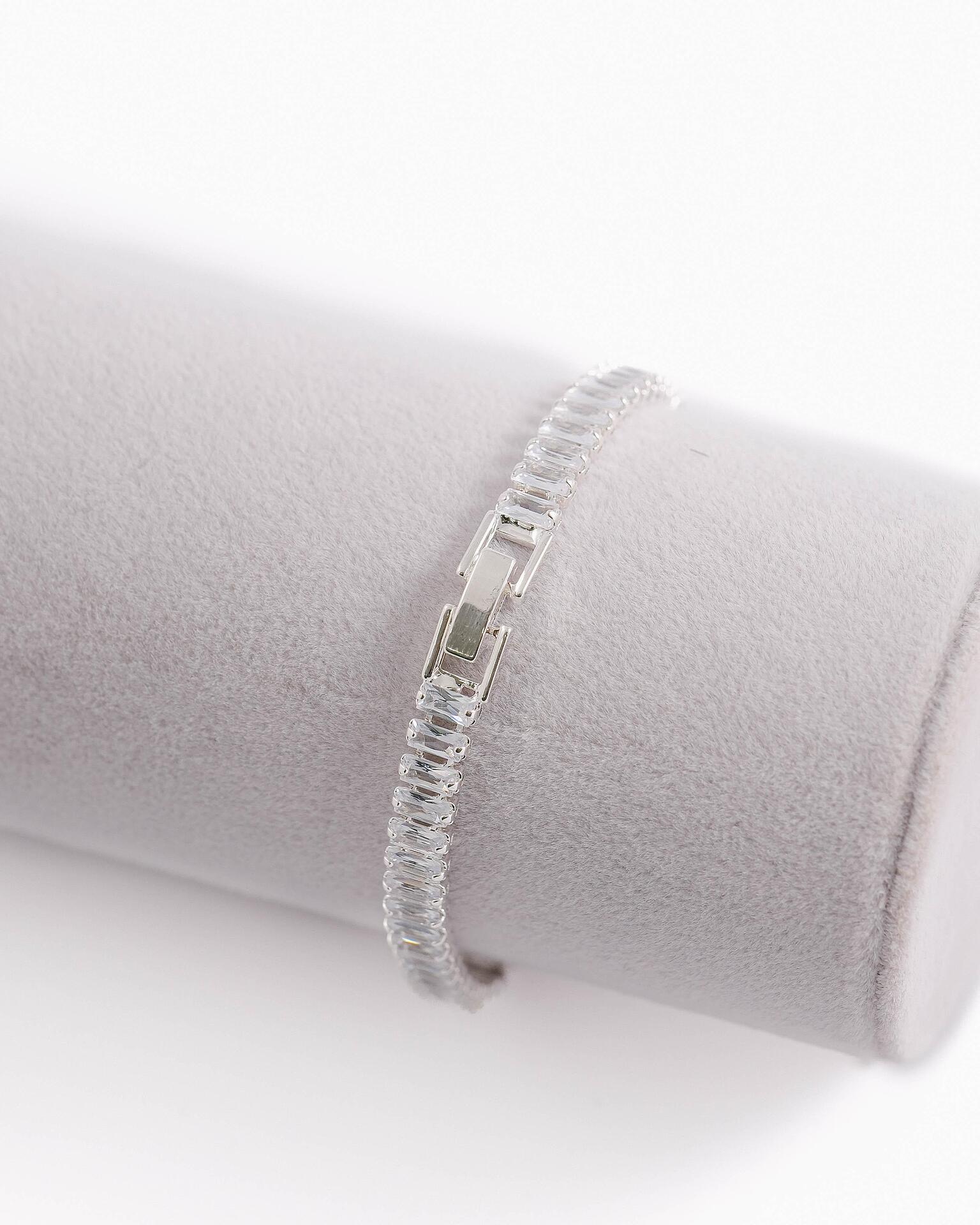 Silver thin bracelet with stones