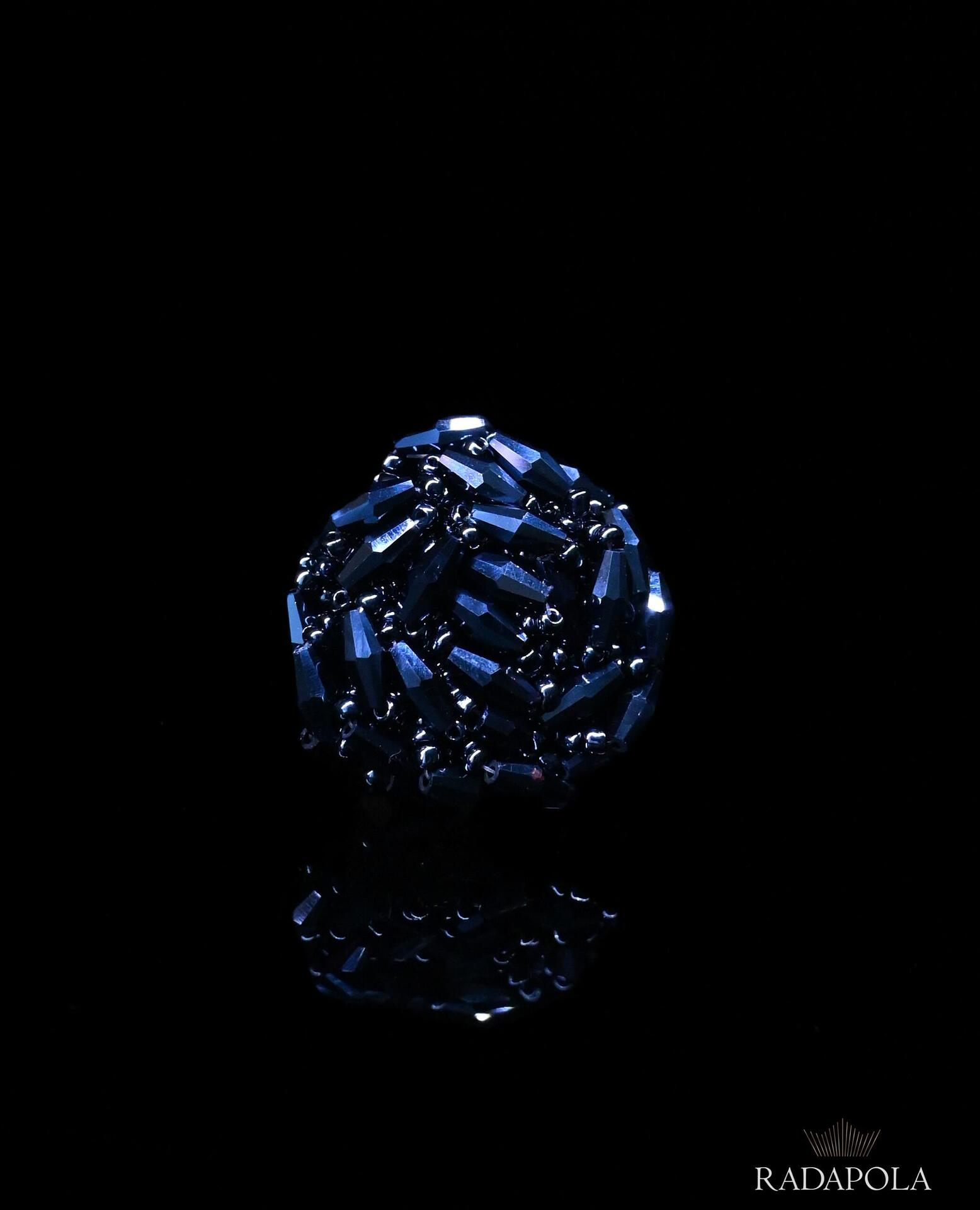Dark blue hand ring