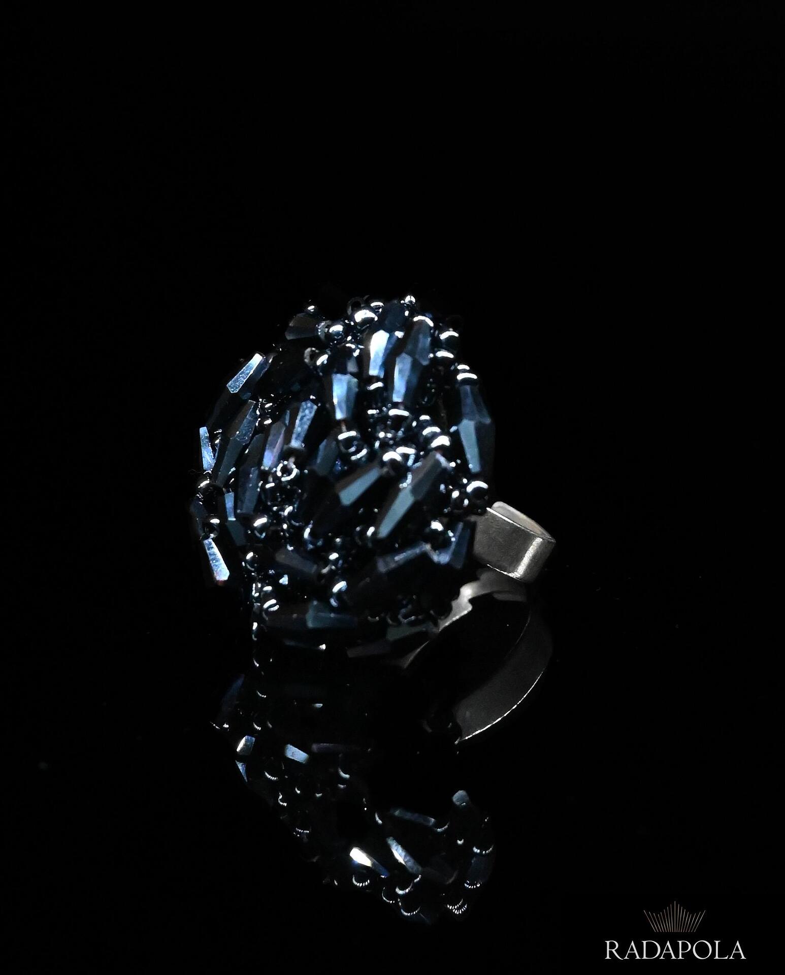 Dark blue hand ring