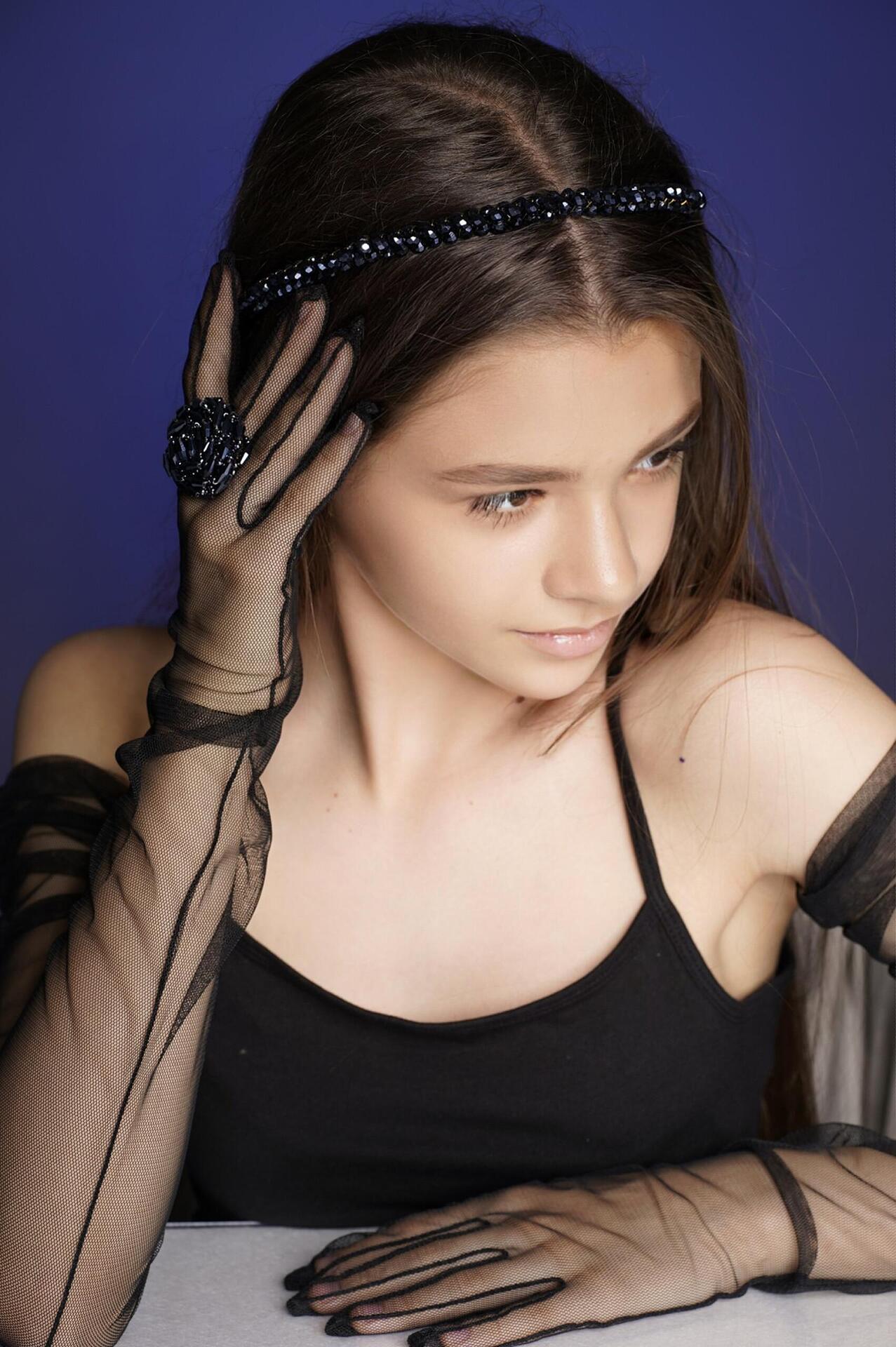 Dark blue tiara: Dark Blue