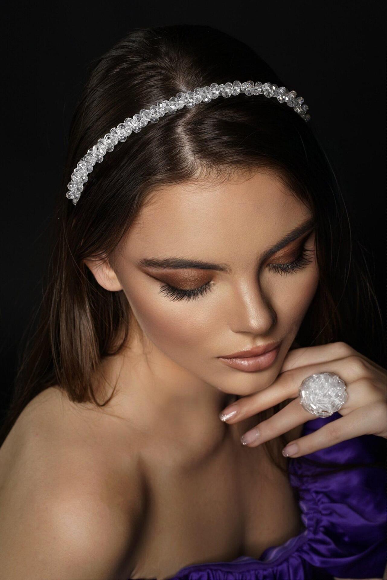 Thin tiara with crystals