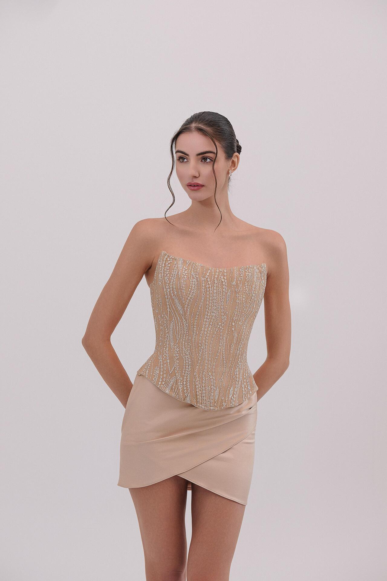 Body corset with shiny elements: Senelle